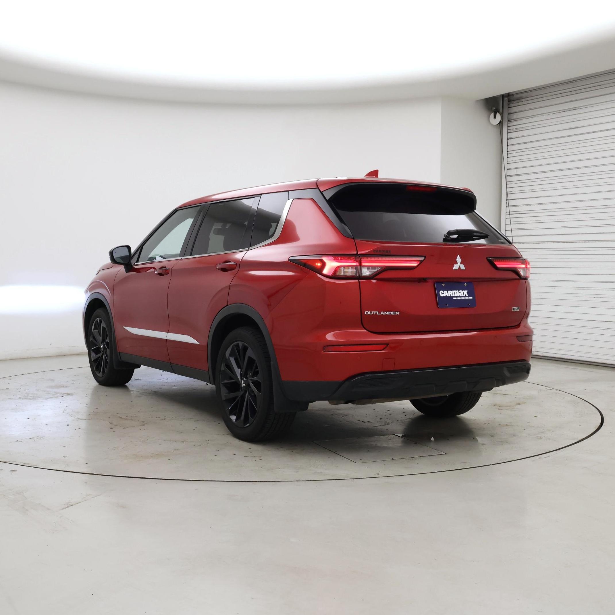 Thumbnail: 2023 Mitsubishi Outlander - 2