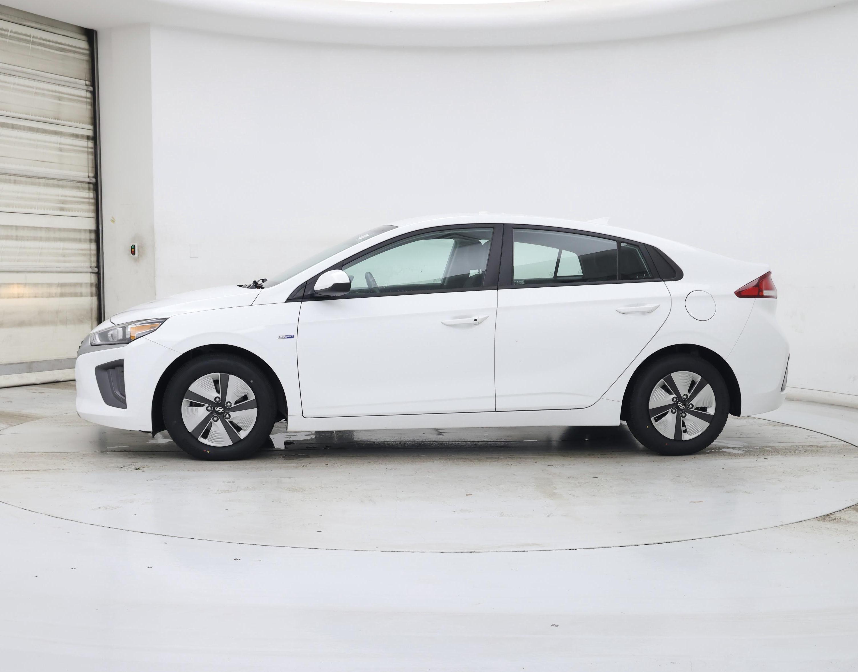 Thumbnail: 2020 Hyundai Ioniq - 3