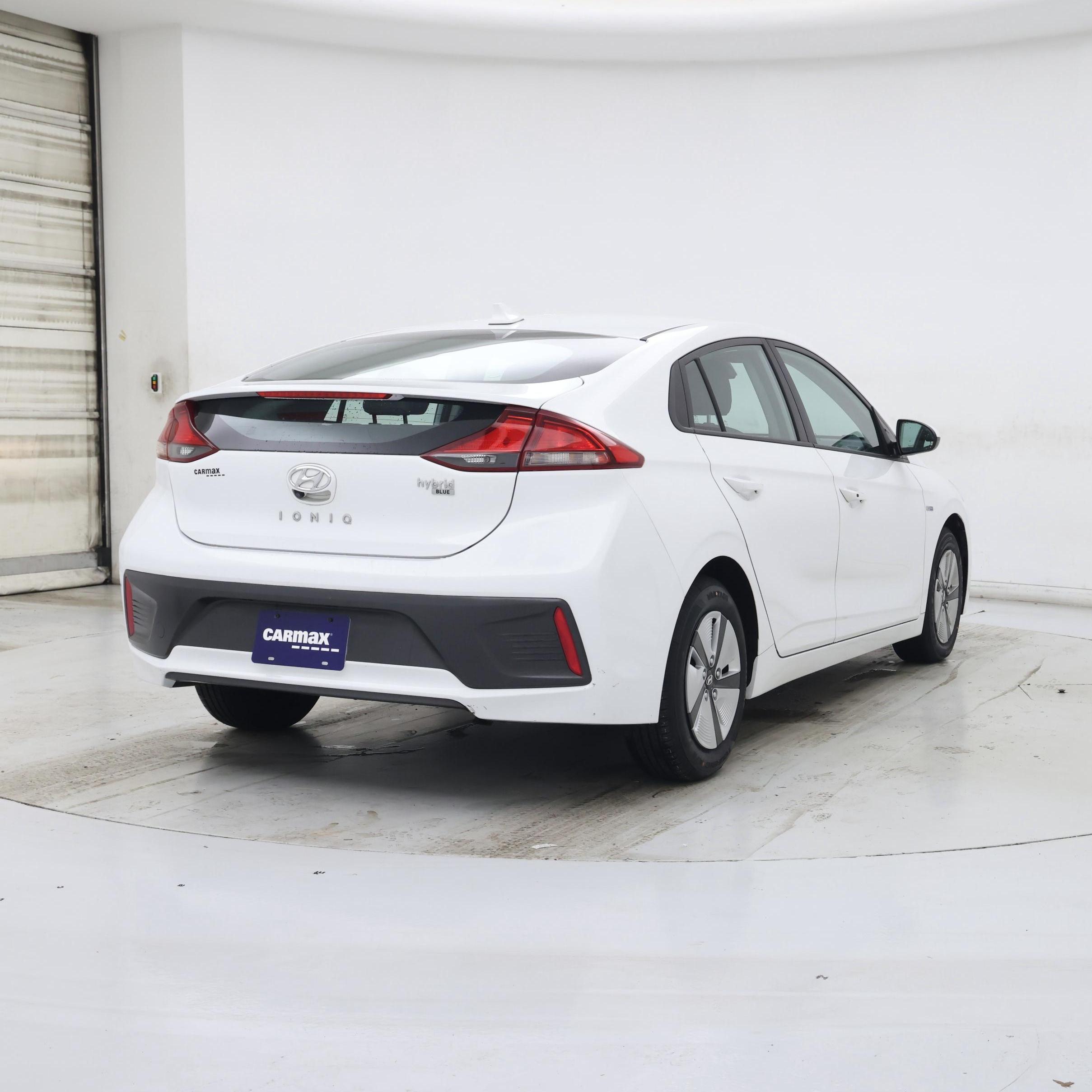 Thumbnail: 2020 Hyundai Ioniq - 8