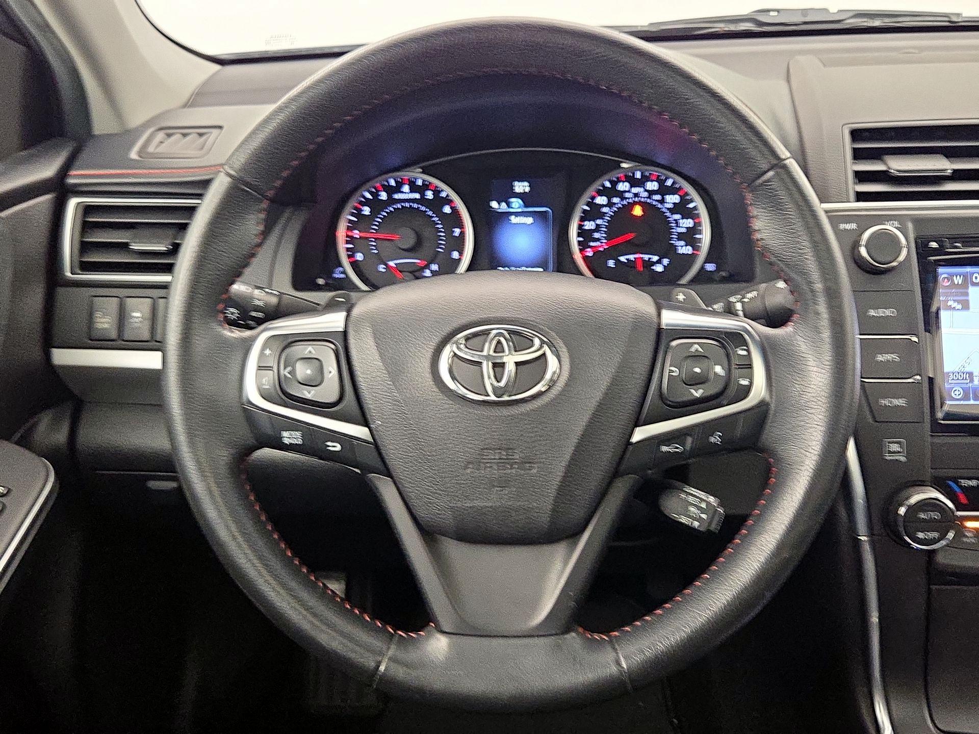 Thumbnail: 2015 Toyota Camry - 10