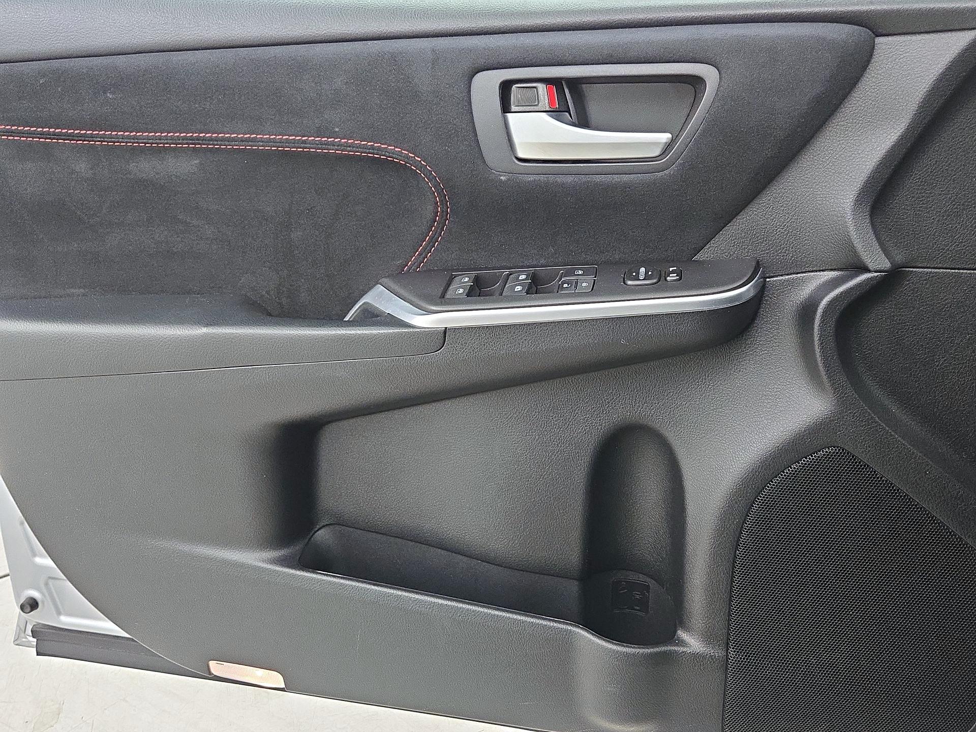 Thumbnail: 2015 Toyota Camry - 12