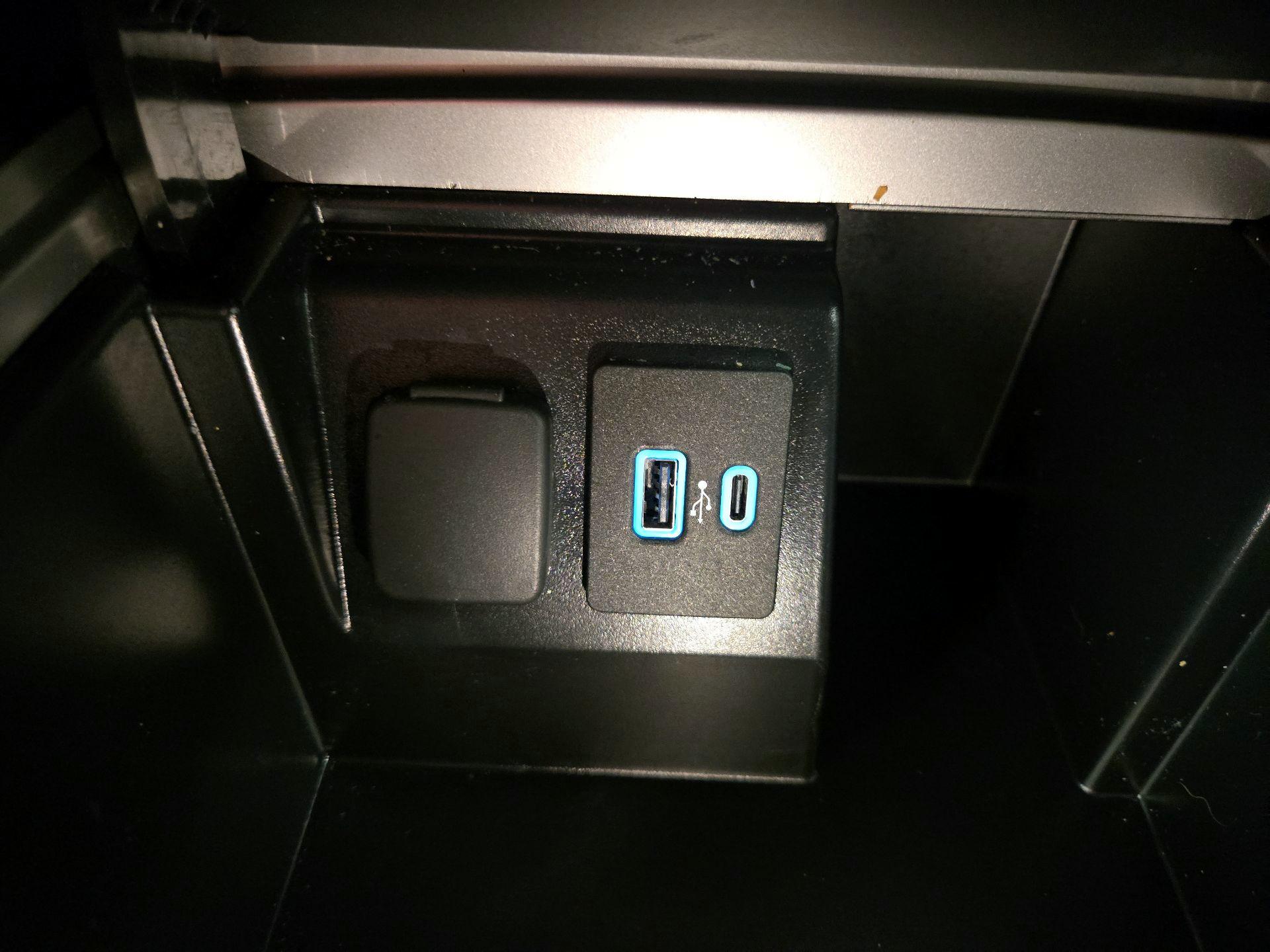 Thumbnail: 2022 Ford Explorer - 19