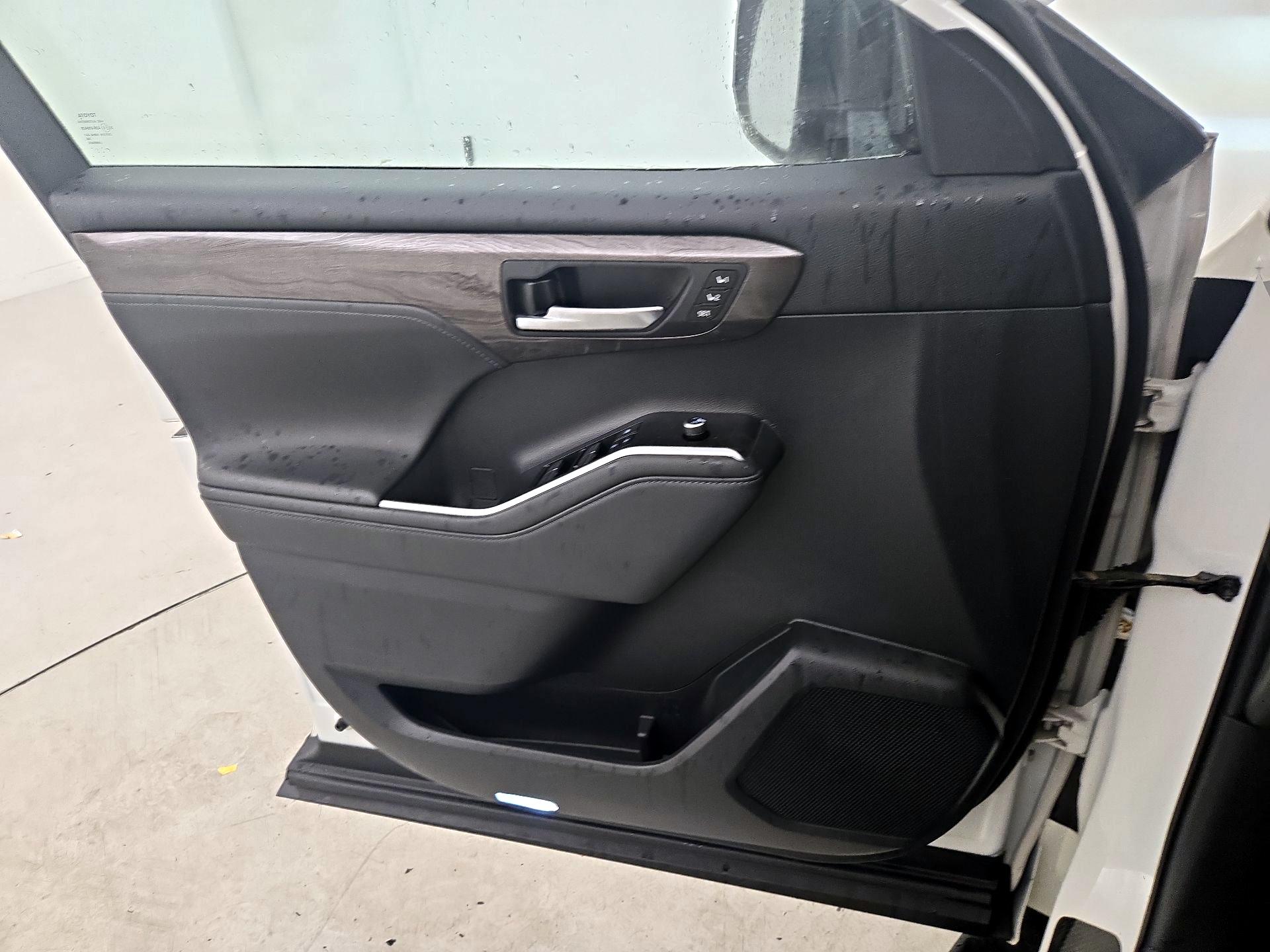 Thumbnail: 2020 Toyota Highlander - 12