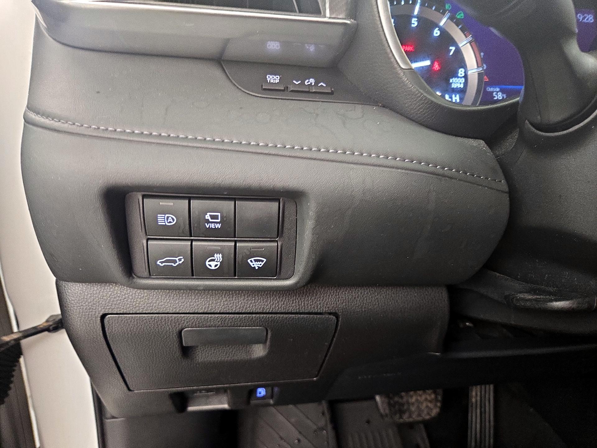 Thumbnail: 2020 Toyota Highlander - 13