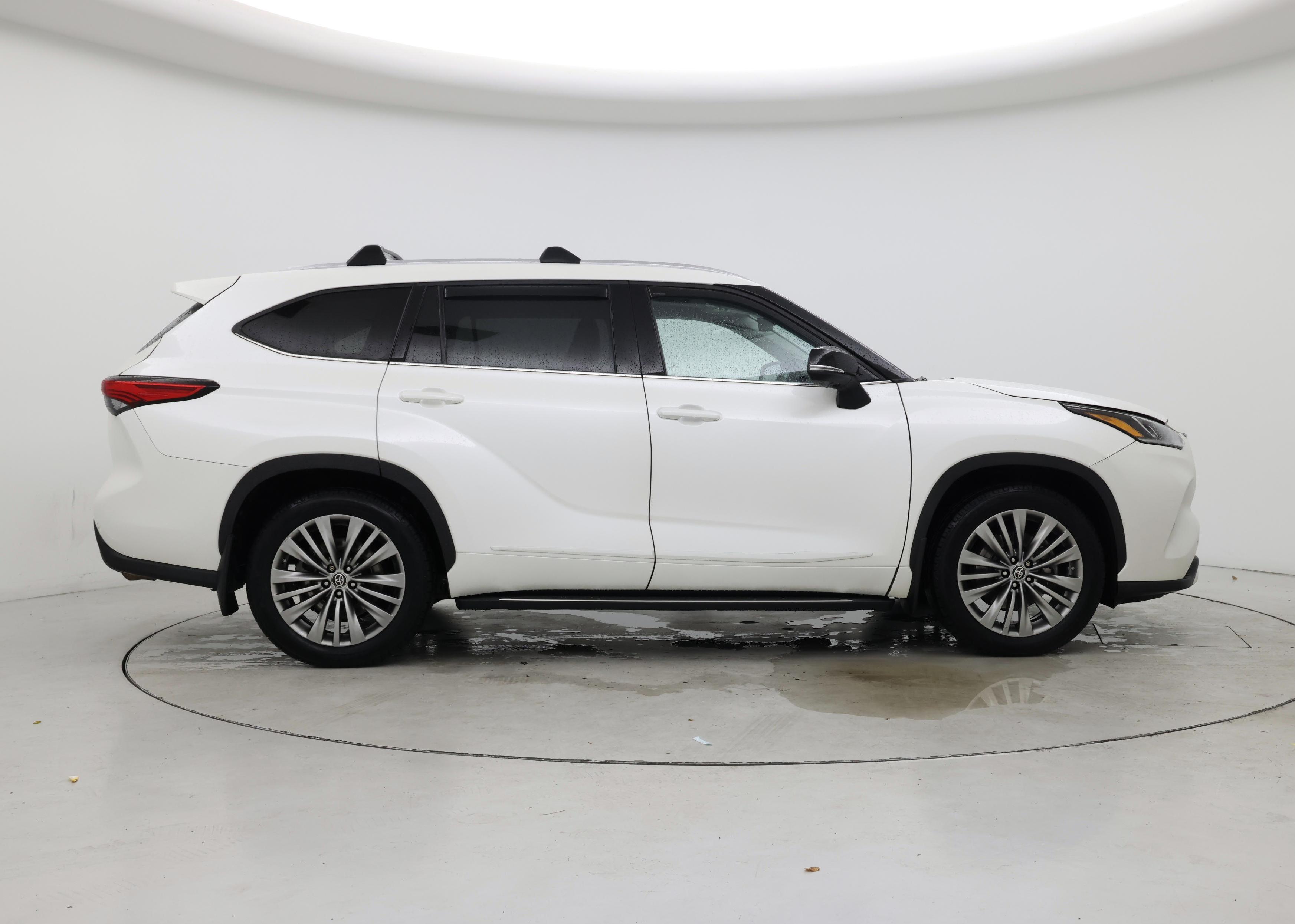 Thumbnail: 2020 Toyota Highlander - 7