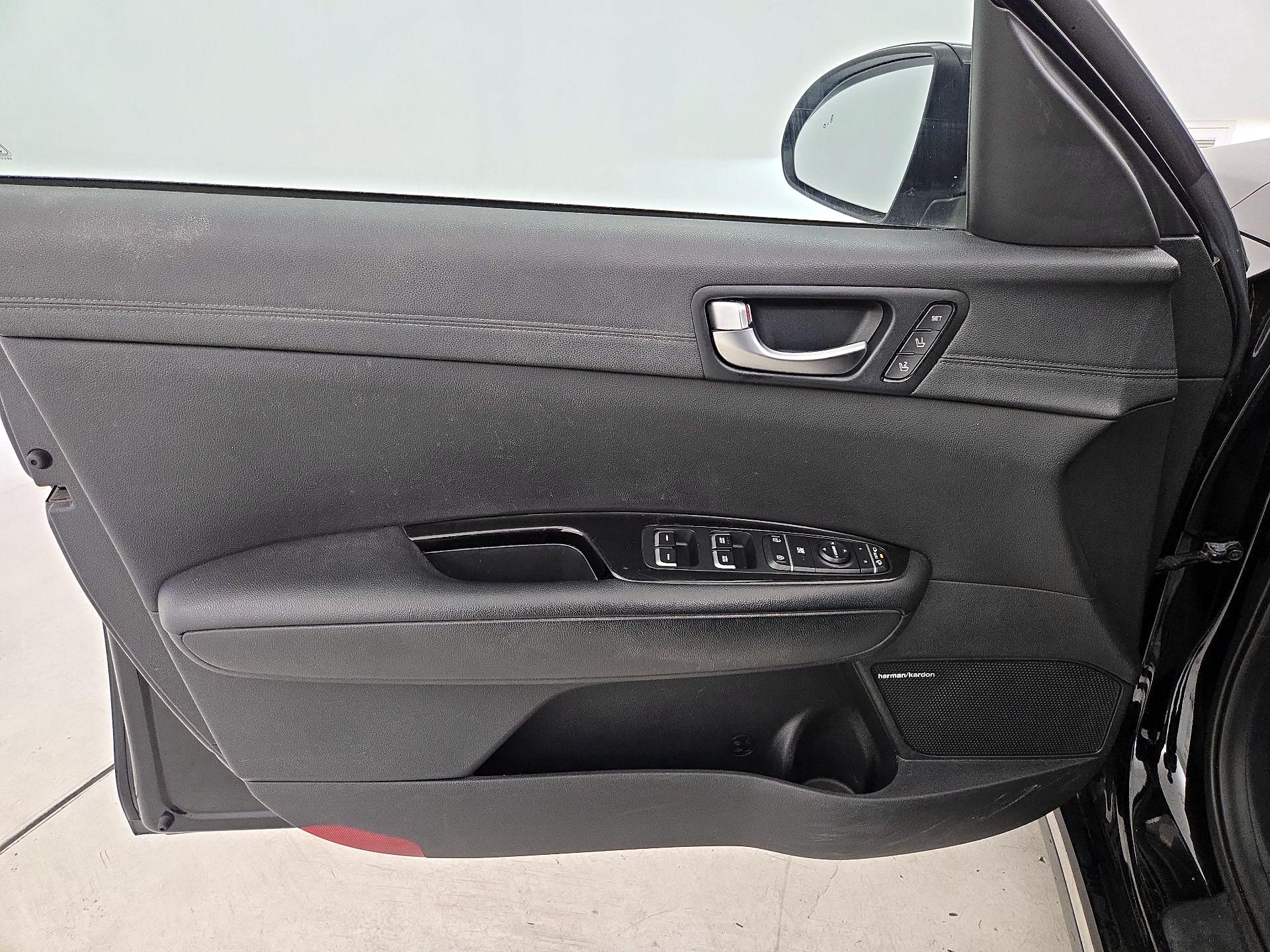 Thumbnail: 2016 Kia Optima - 12