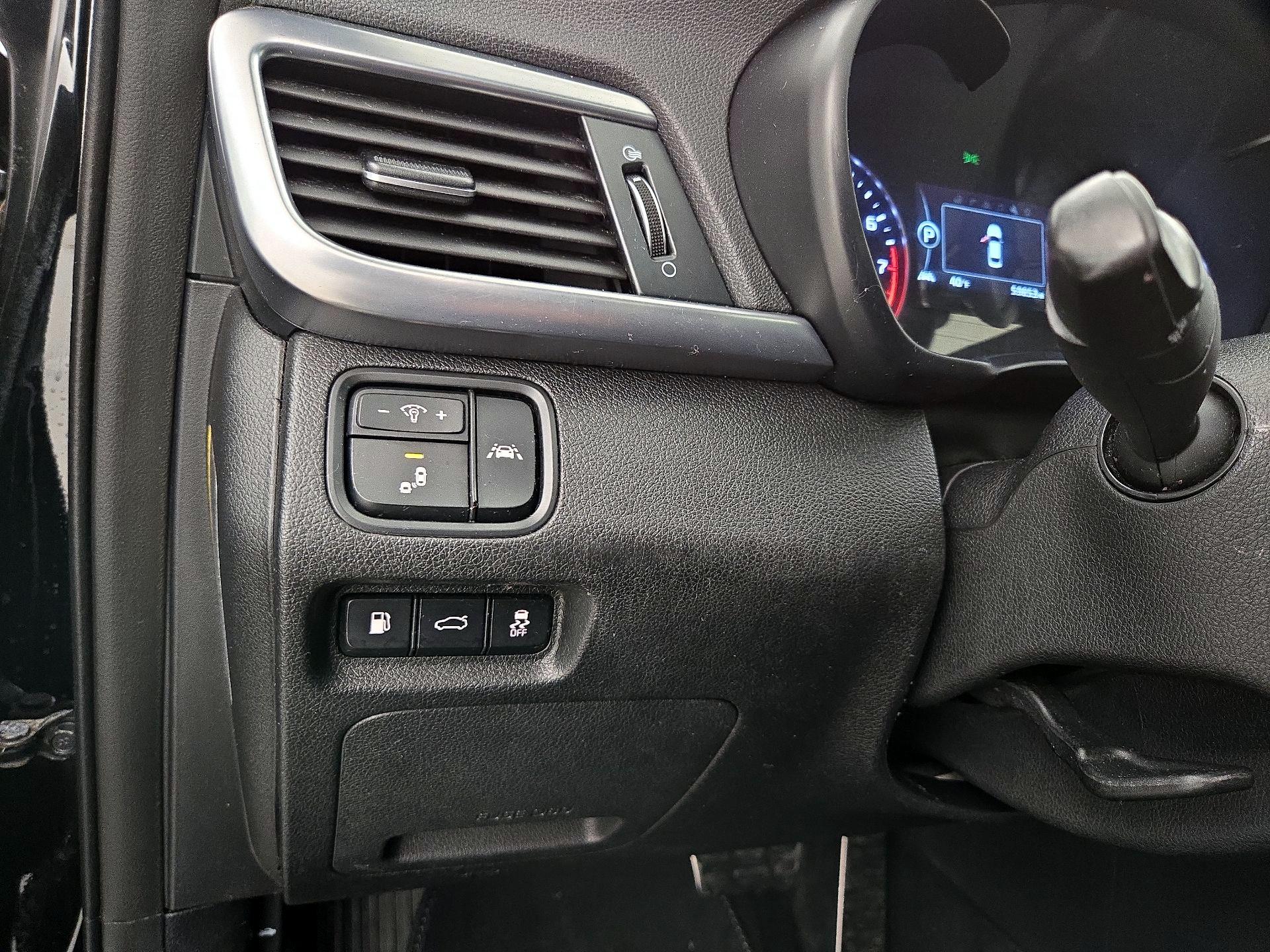 Thumbnail: 2016 Kia Optima - 13