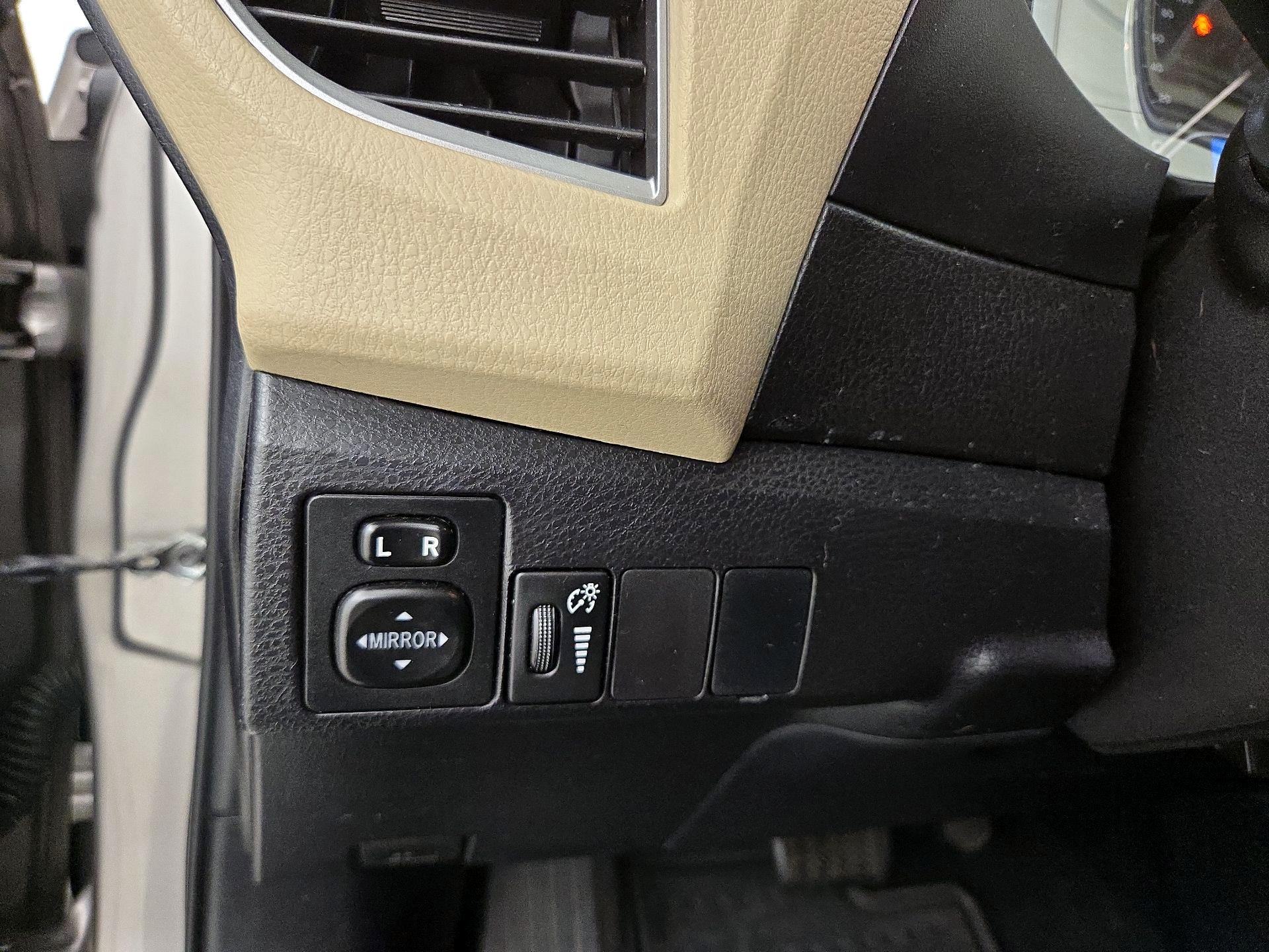 Thumbnail: 2016 Toyota Corolla - 13