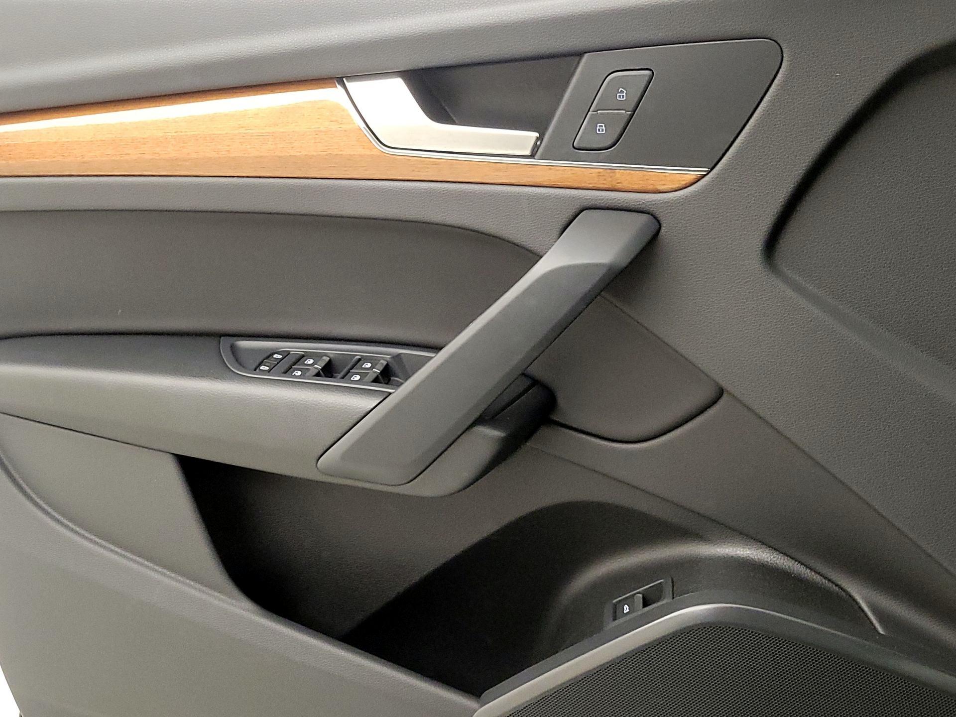 Thumbnail: 2023 Audi Q5 - 12