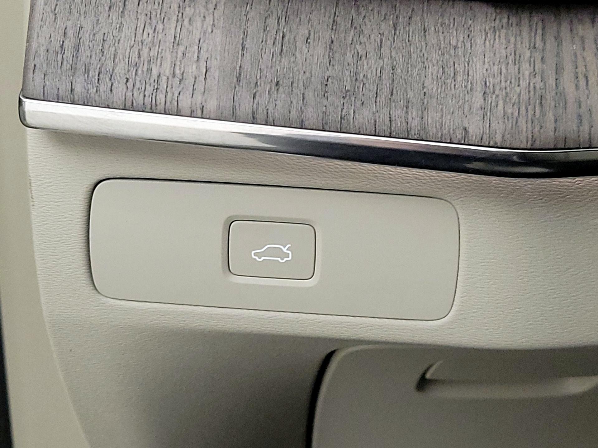 Thumbnail: 2023 Volvo XC90 - 13