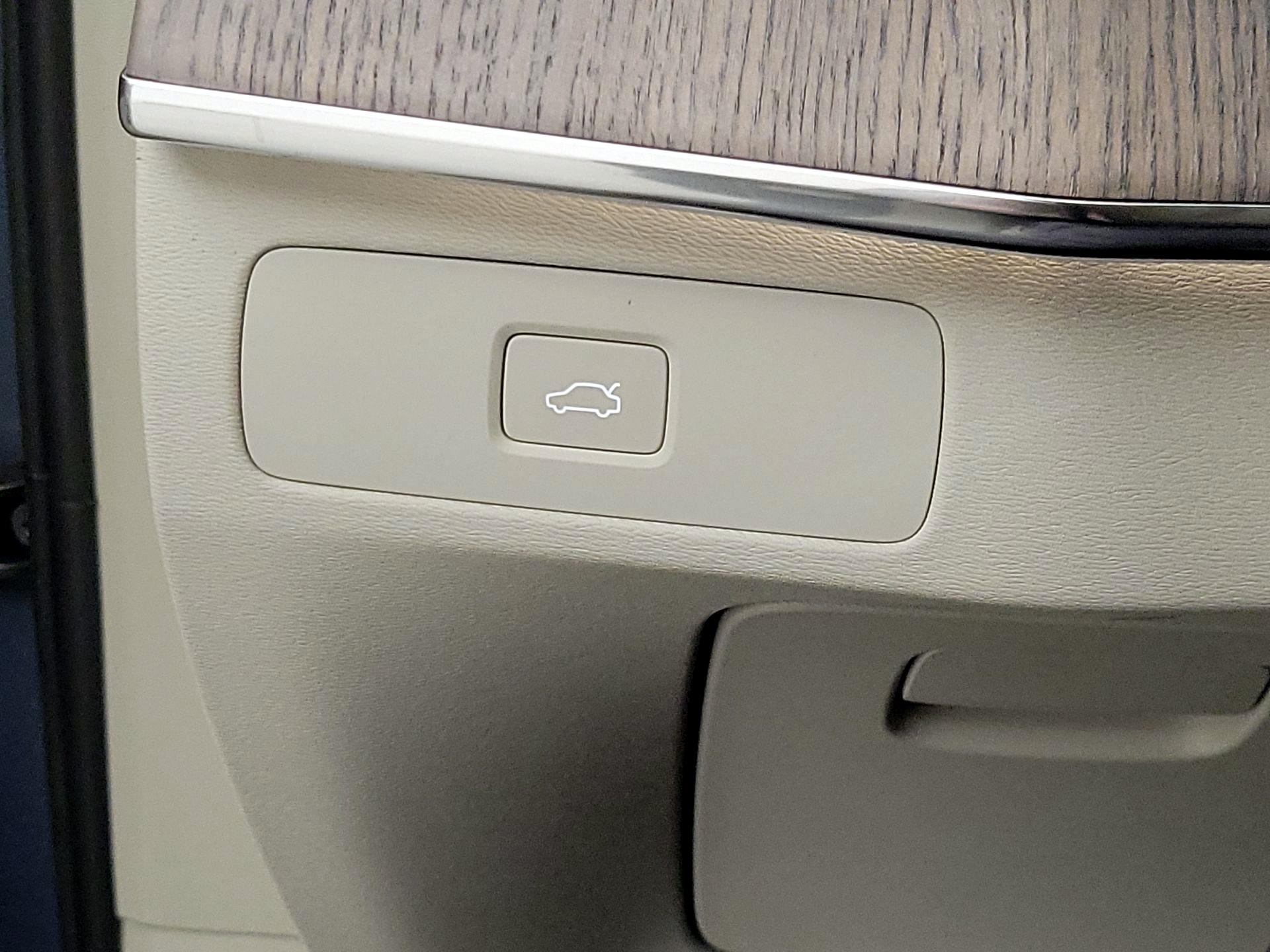 Thumbnail: 2023 Volvo XC90 - 13