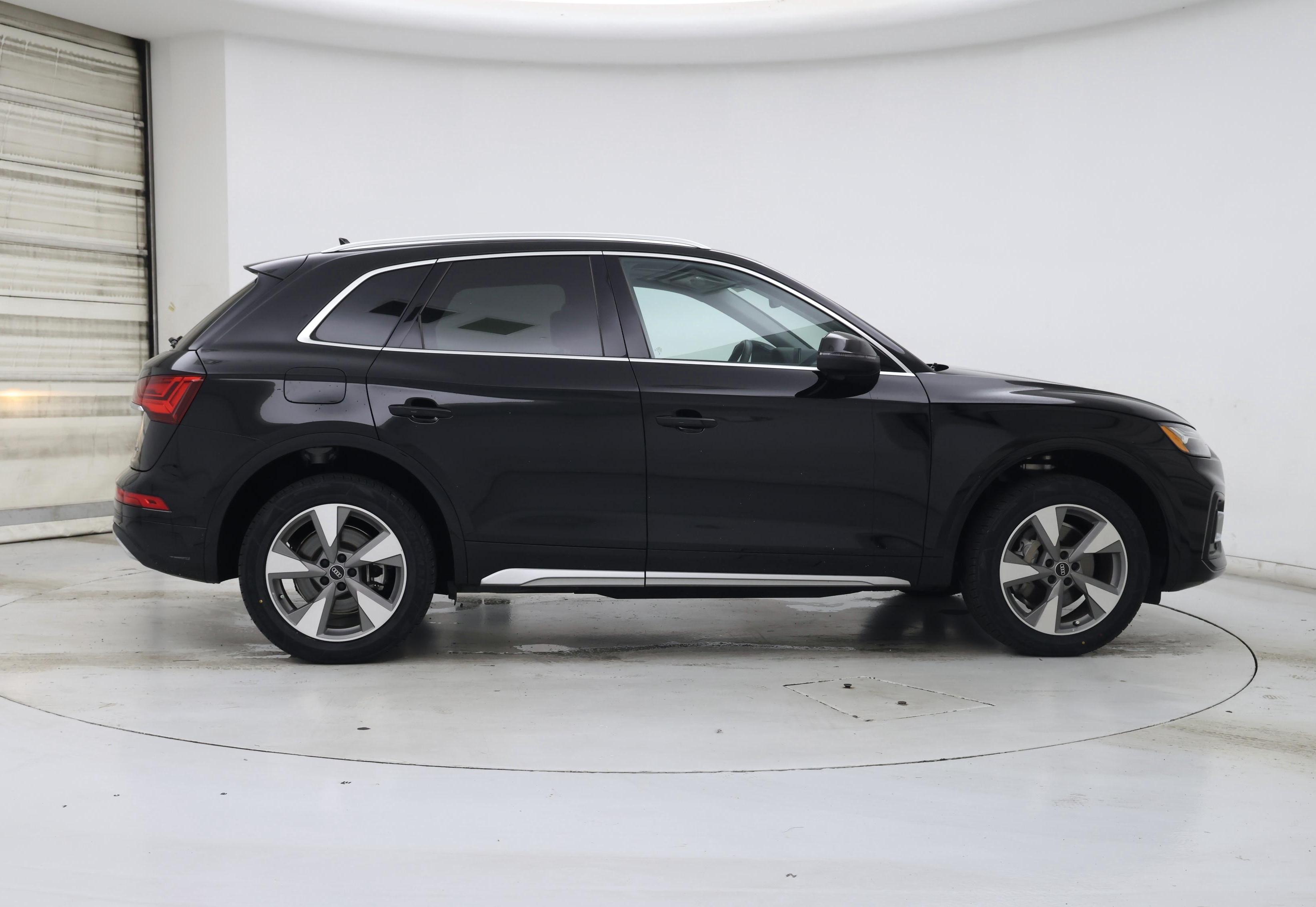 Thumbnail: 2023 Audi Q5 - 7