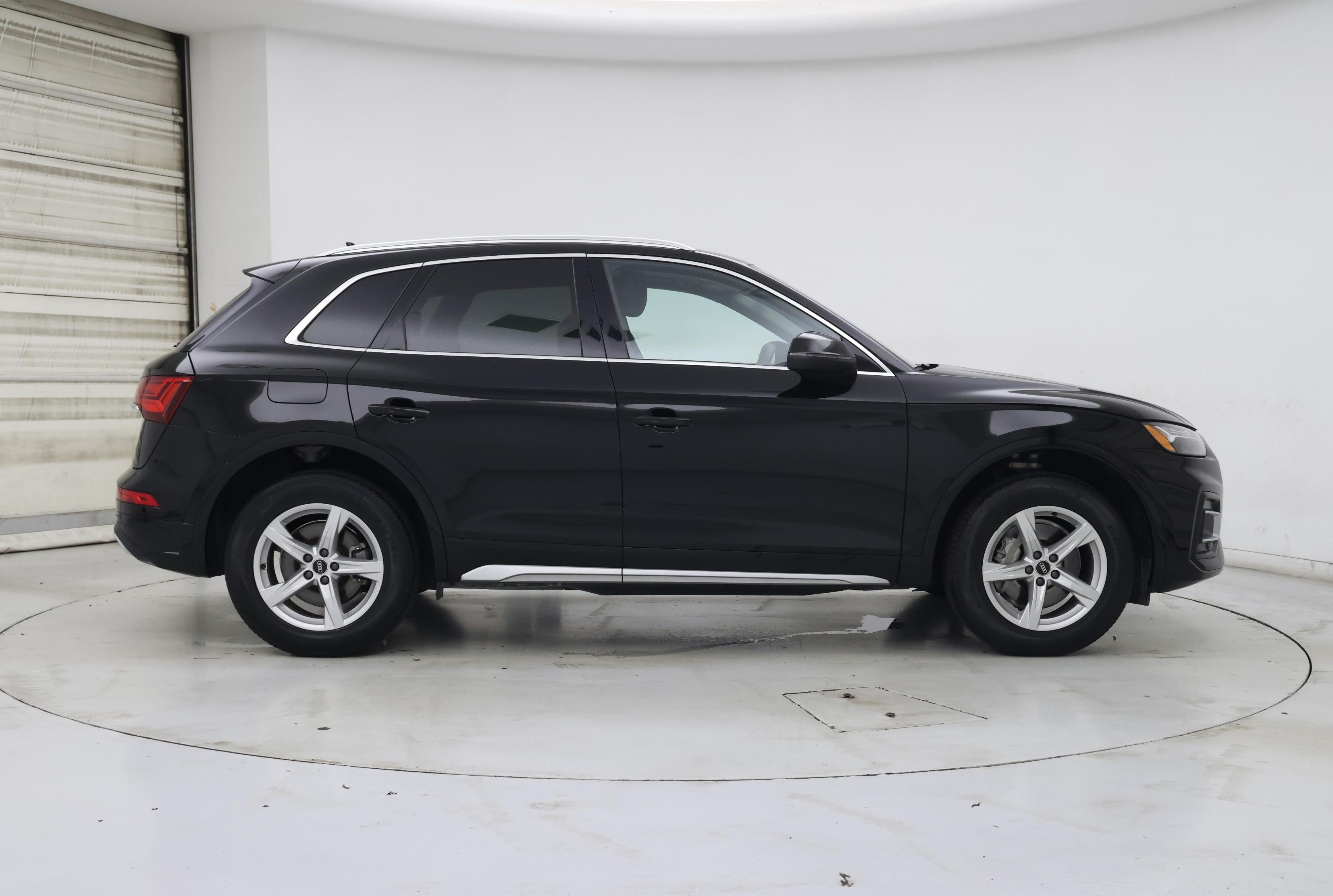 Thumbnail: 2023 Audi Q5 - 7