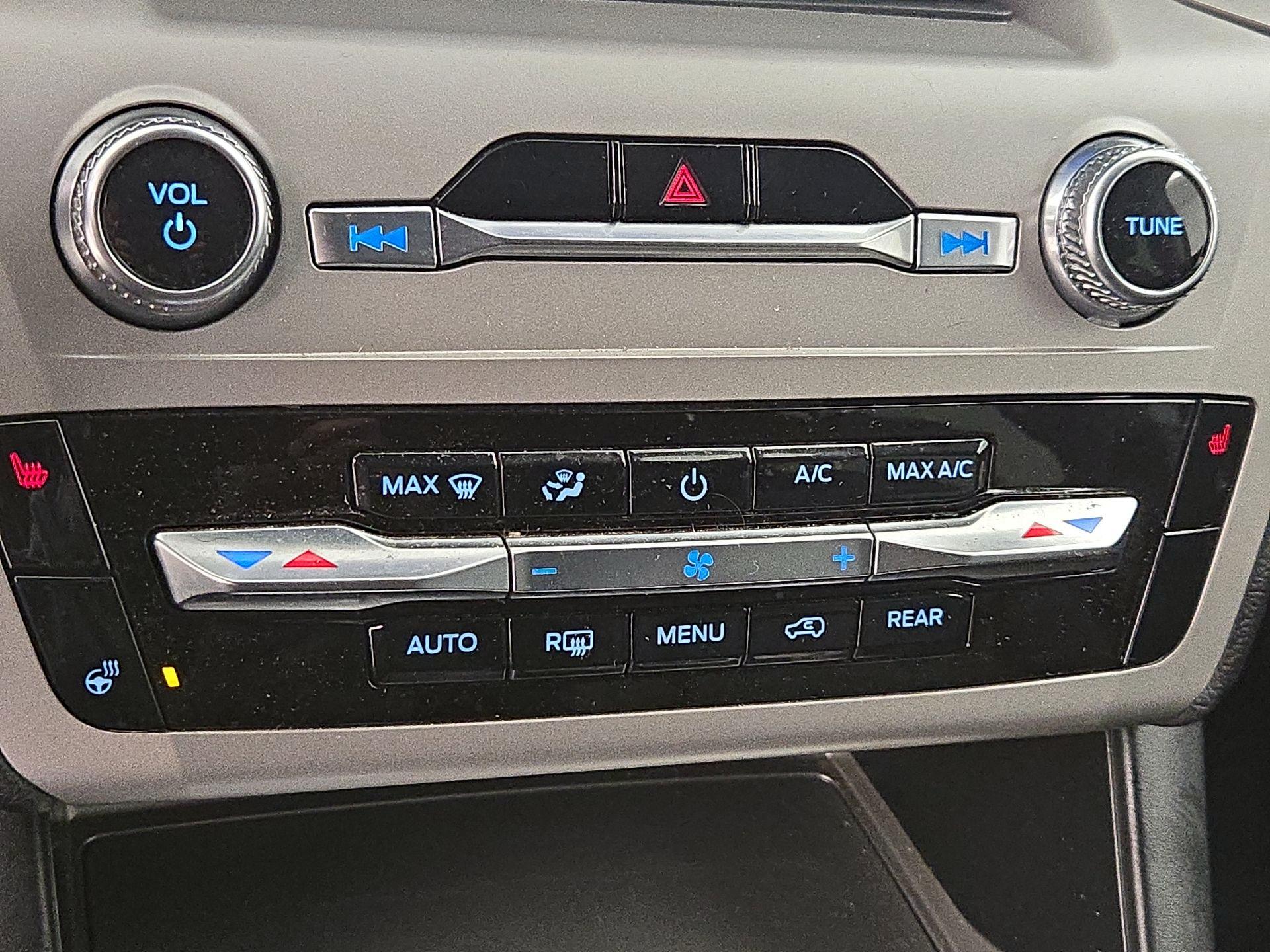 Thumbnail: 2022 Ford Explorer - 17