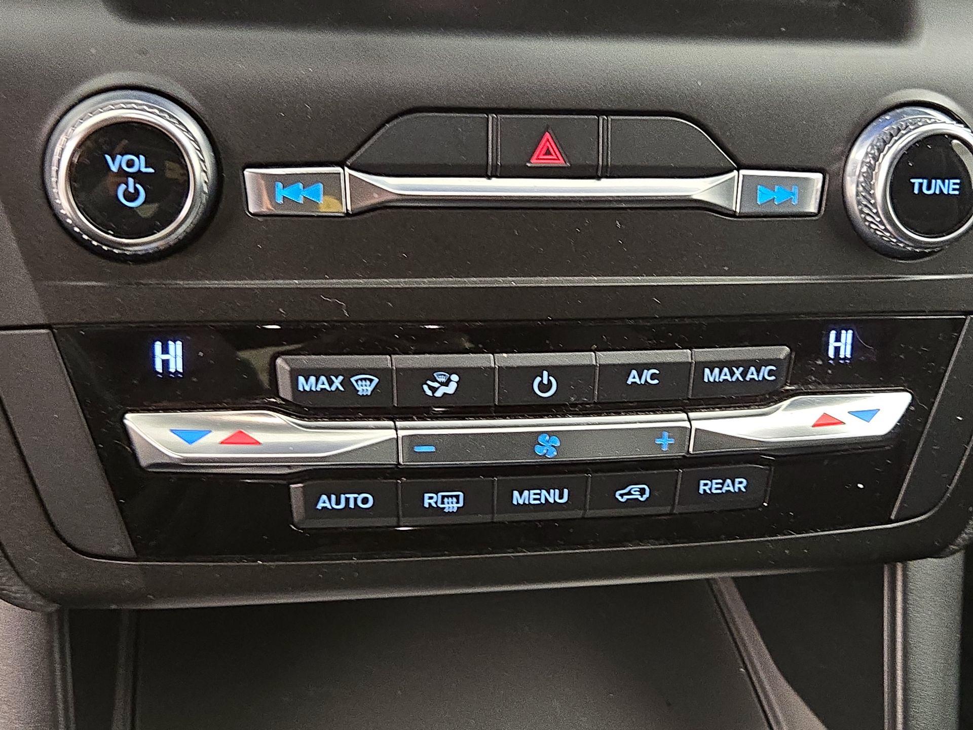 Thumbnail: 2020 Ford Explorer - 16