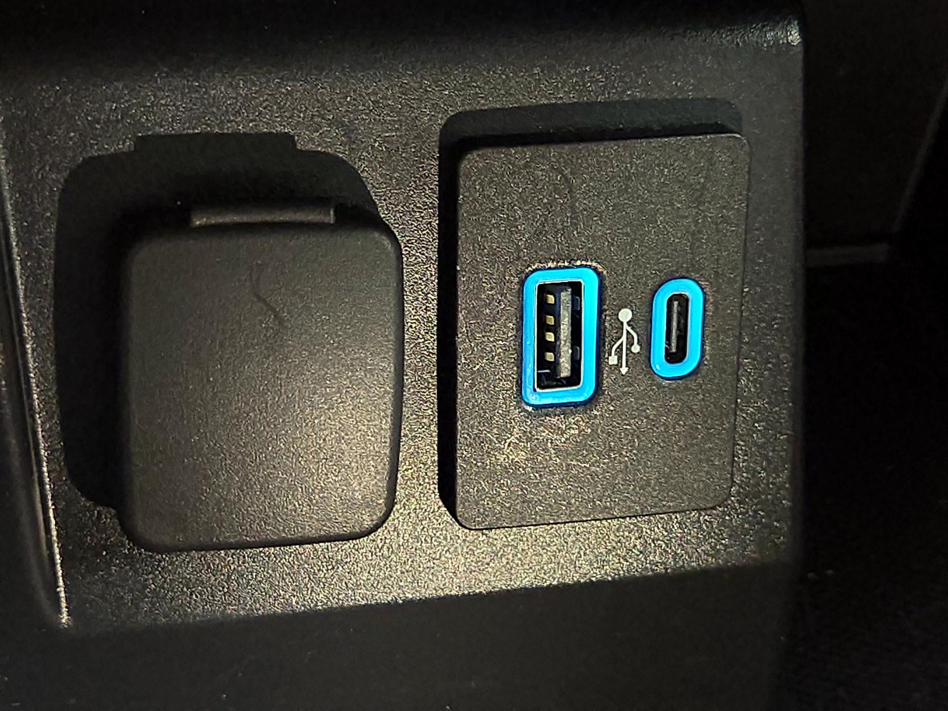 Thumbnail: 2020 Ford Explorer - 18