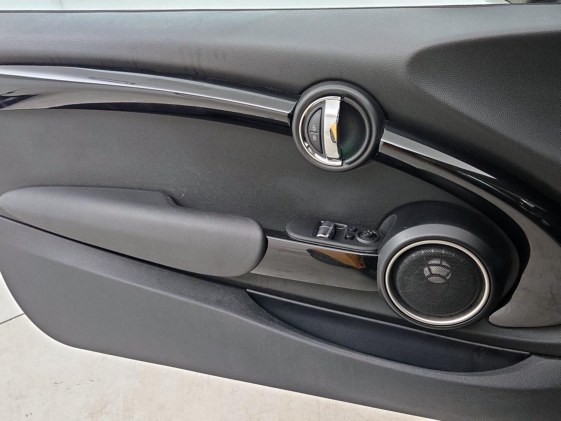 Thumbnail: 2015 MINI Cooper Hardtop - 12