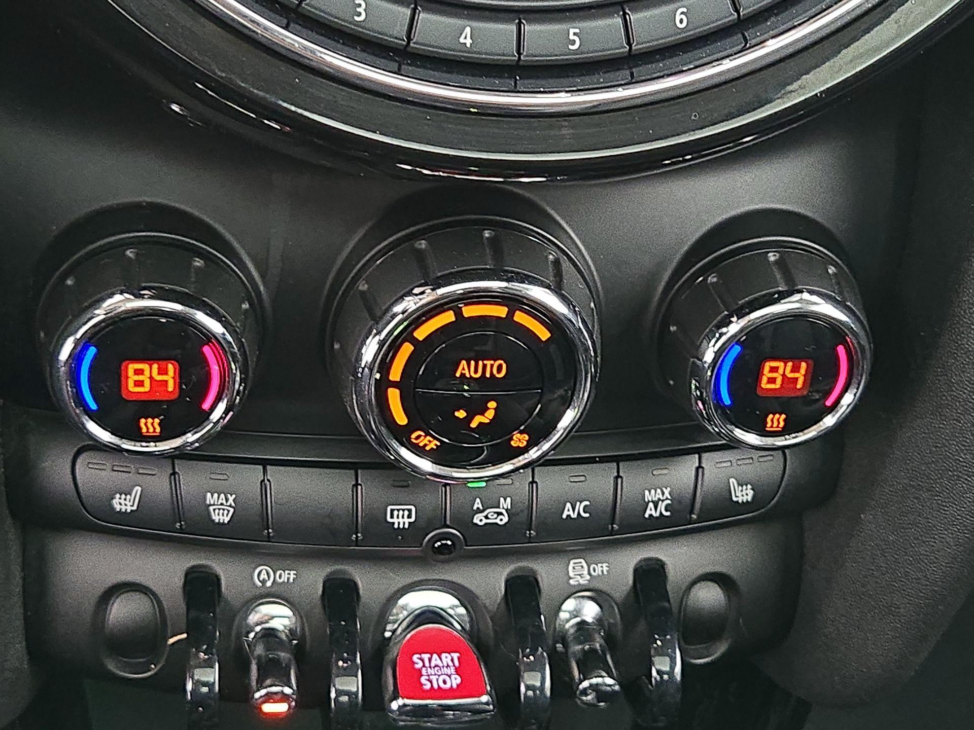 Thumbnail: 2015 MINI Cooper Hardtop - 15