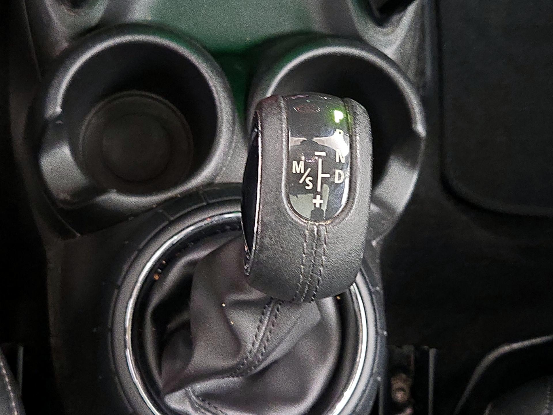 Thumbnail: 2015 MINI Cooper Hardtop - 16