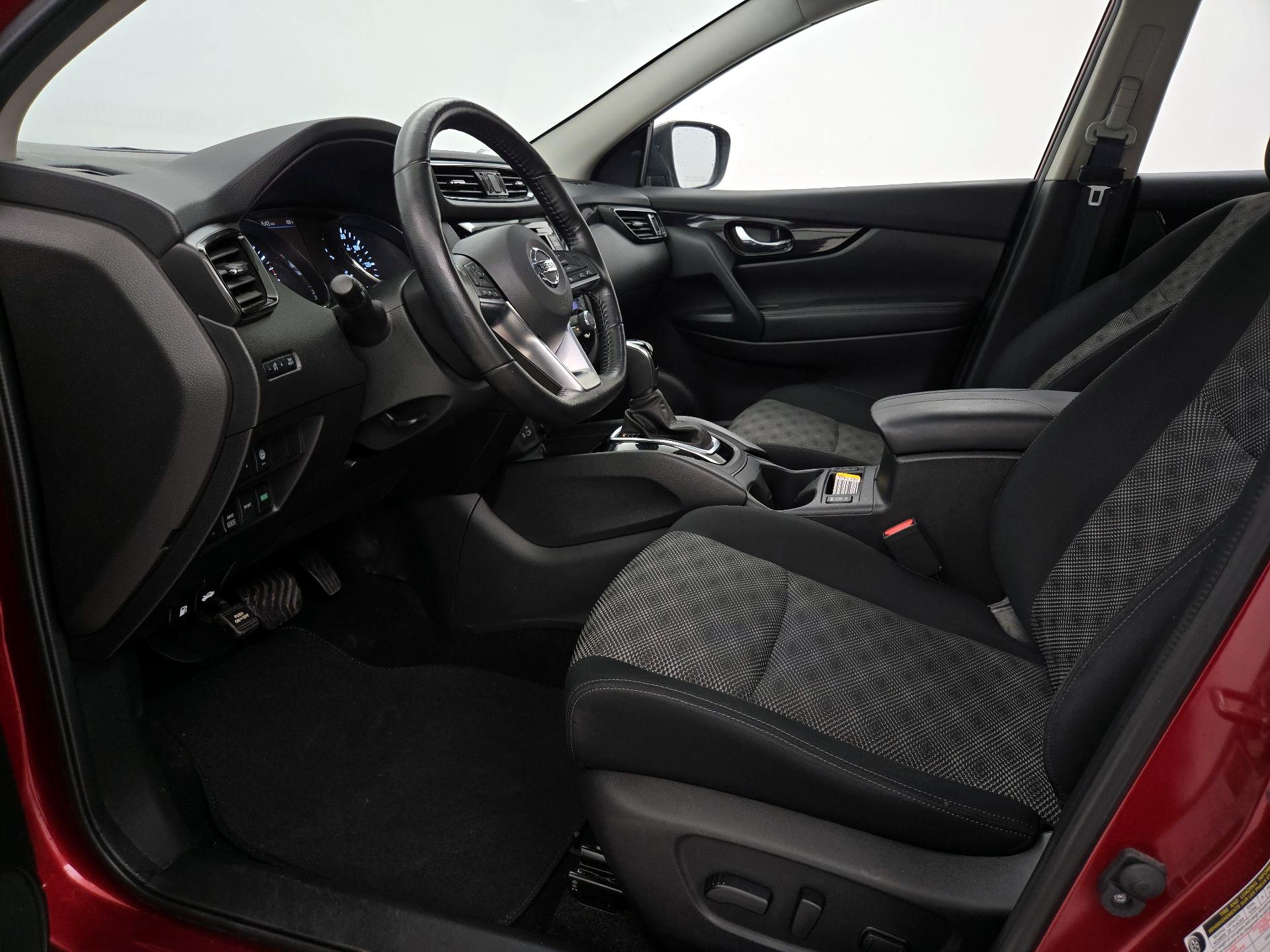 Thumbnail: 2021 Nissan Rogue Sport - 11