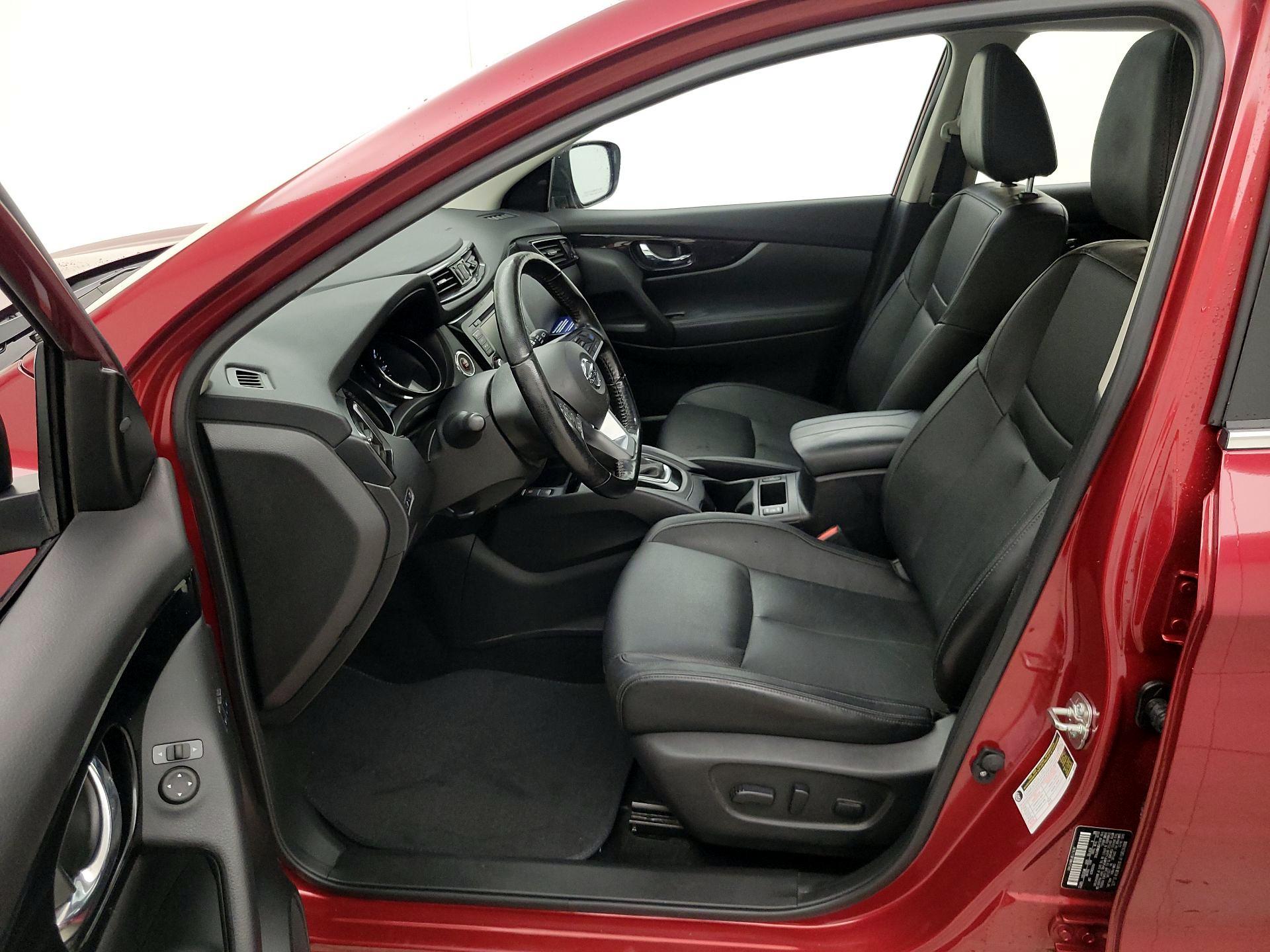 Thumbnail: 2021 Nissan Rogue Sport - 11