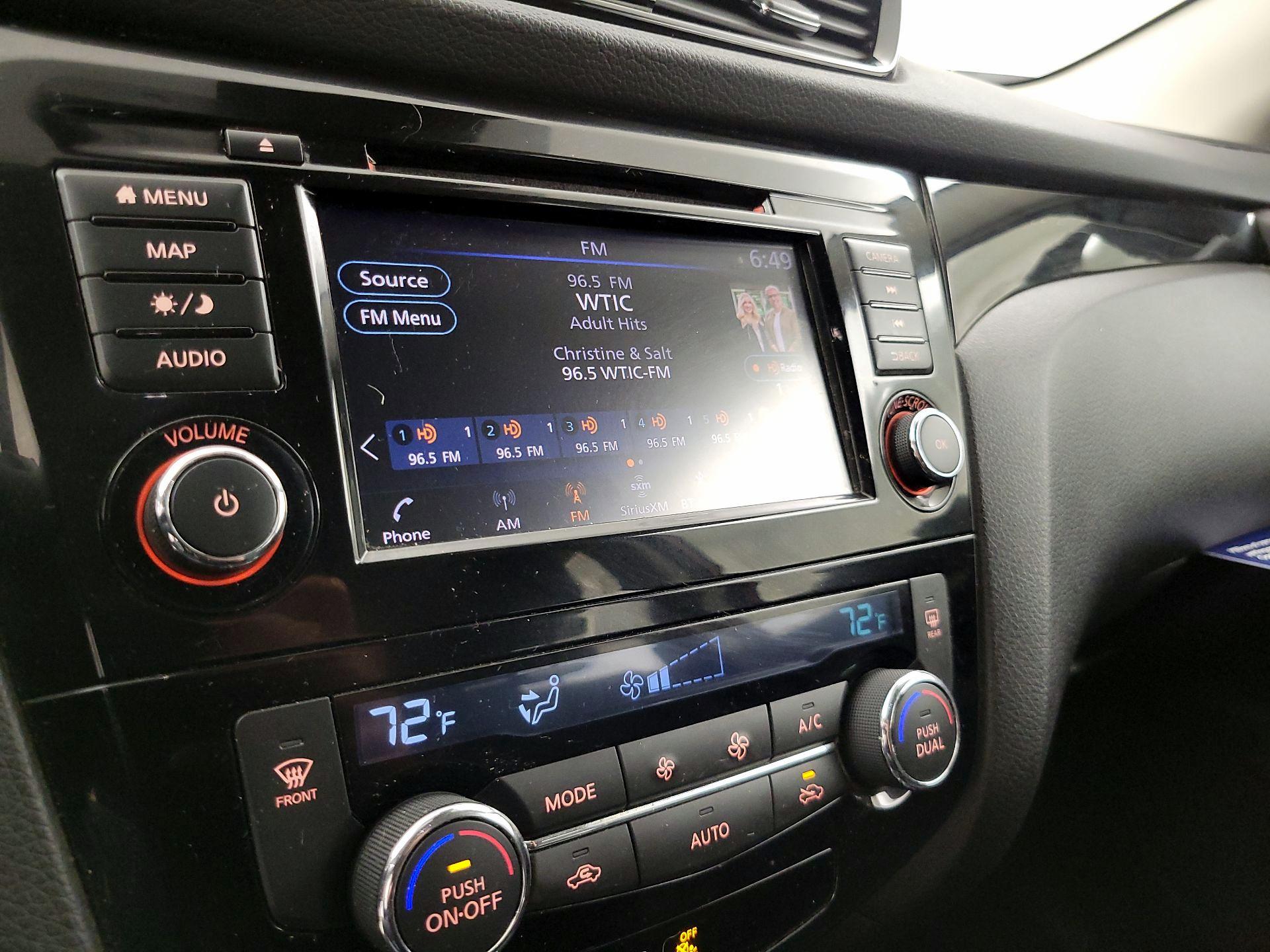 Thumbnail: 2021 Nissan Rogue Sport - 16