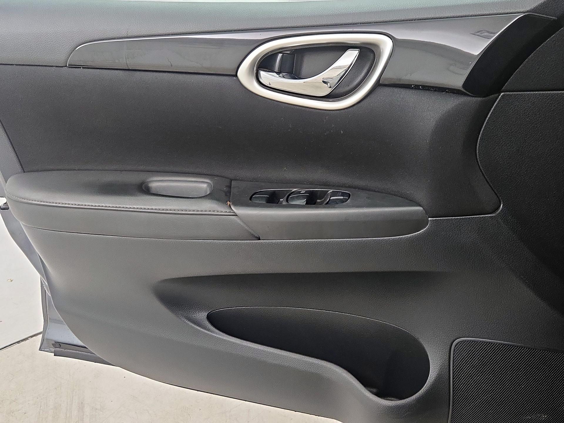 Thumbnail: 2019 Nissan Sentra - 12