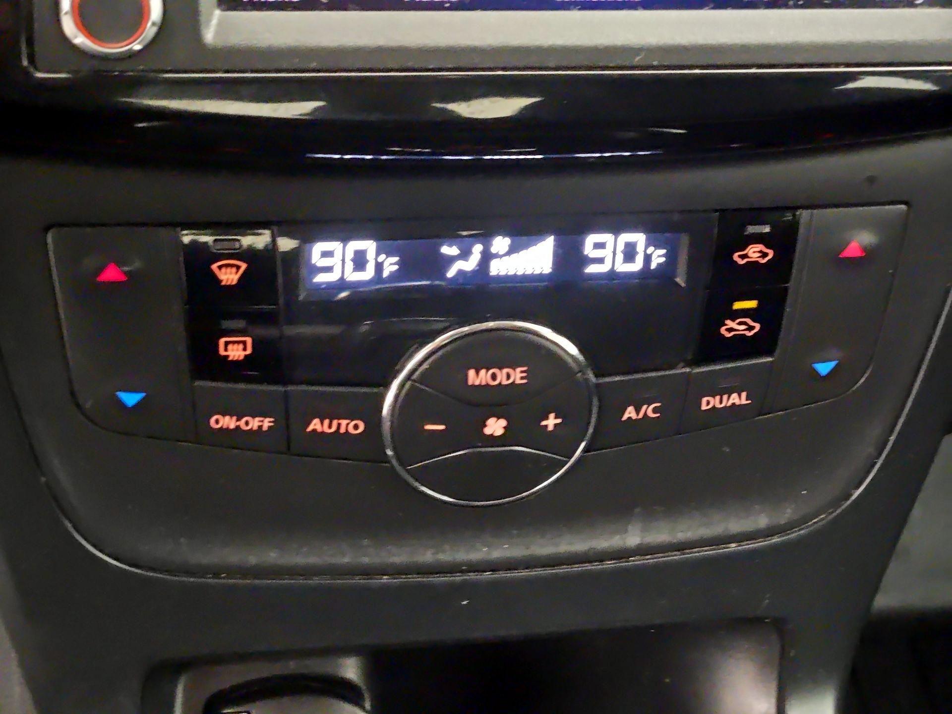 Thumbnail: 2019 Nissan Sentra - 16