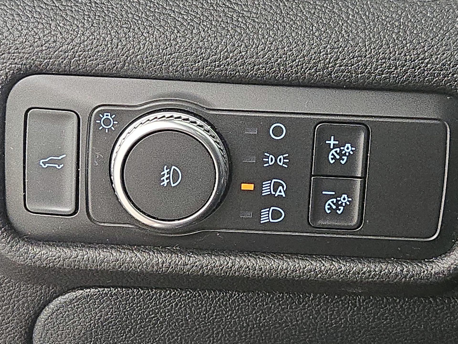 Thumbnail: 2020 Ford Explorer - 13