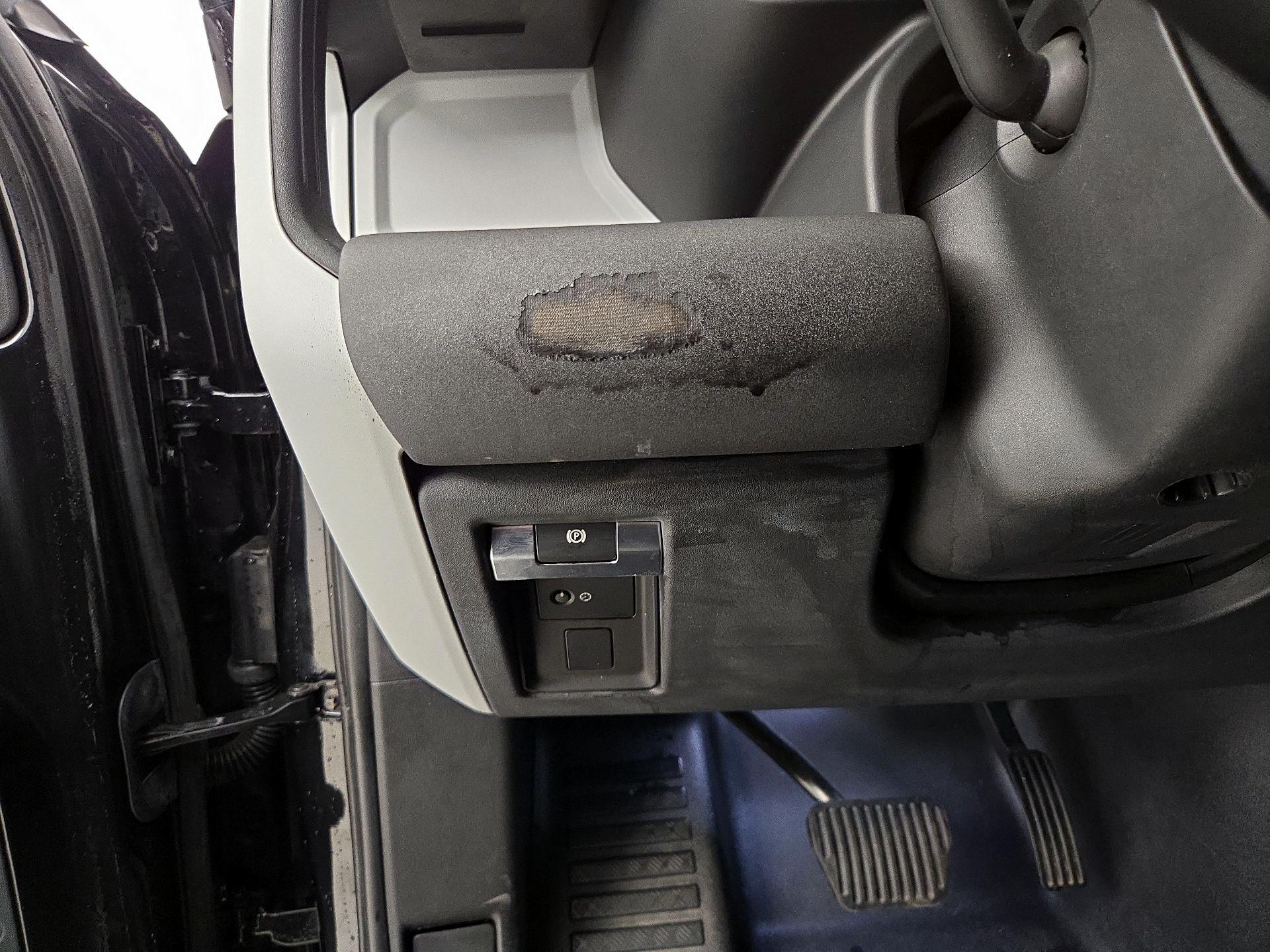 Thumbnail: 2020 Land Rover Defender - 13