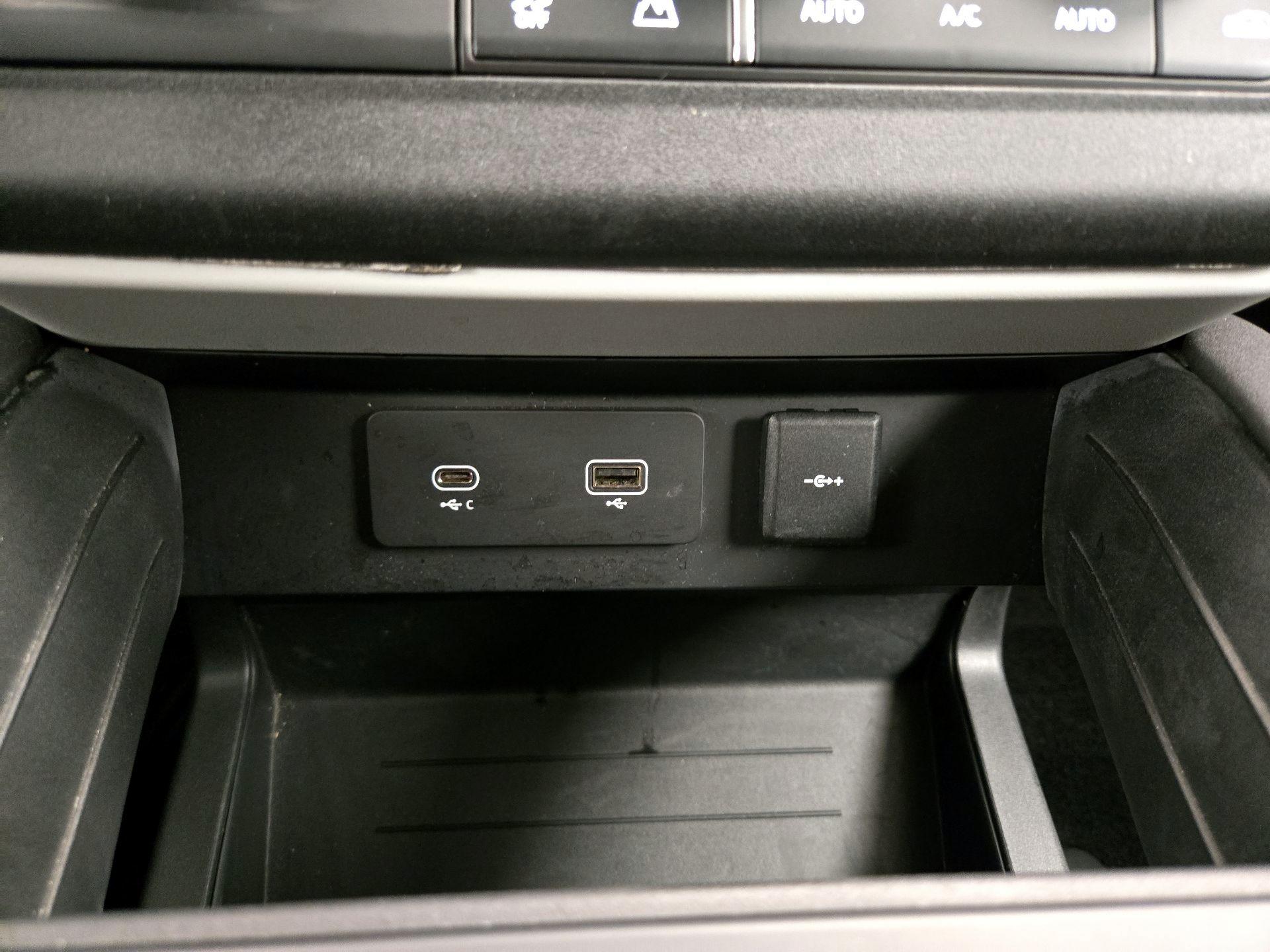 Thumbnail: 2020 Land Rover Defender - 19