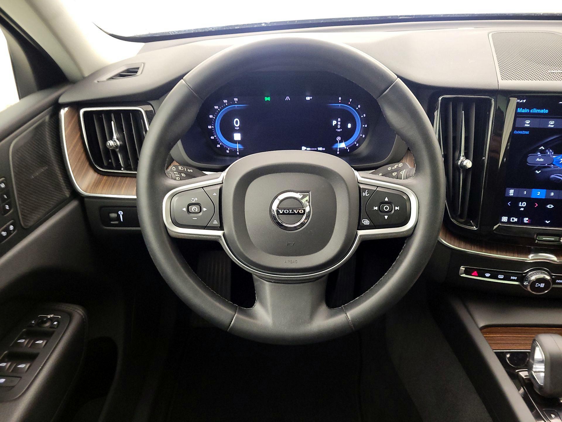 Thumbnail: 2022 Volvo XC60 - 10