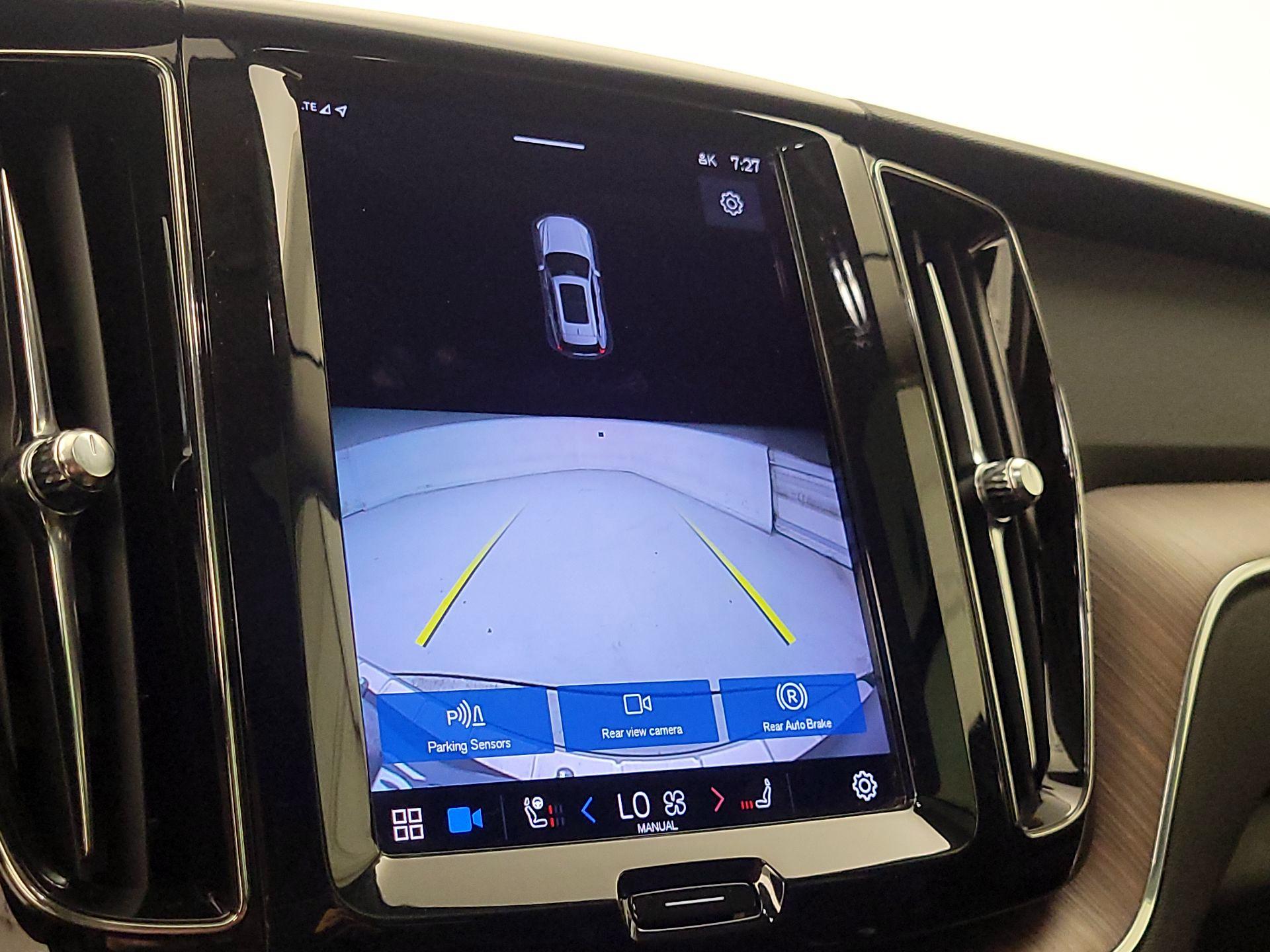 Thumbnail: 2022 Volvo XC60 - 14