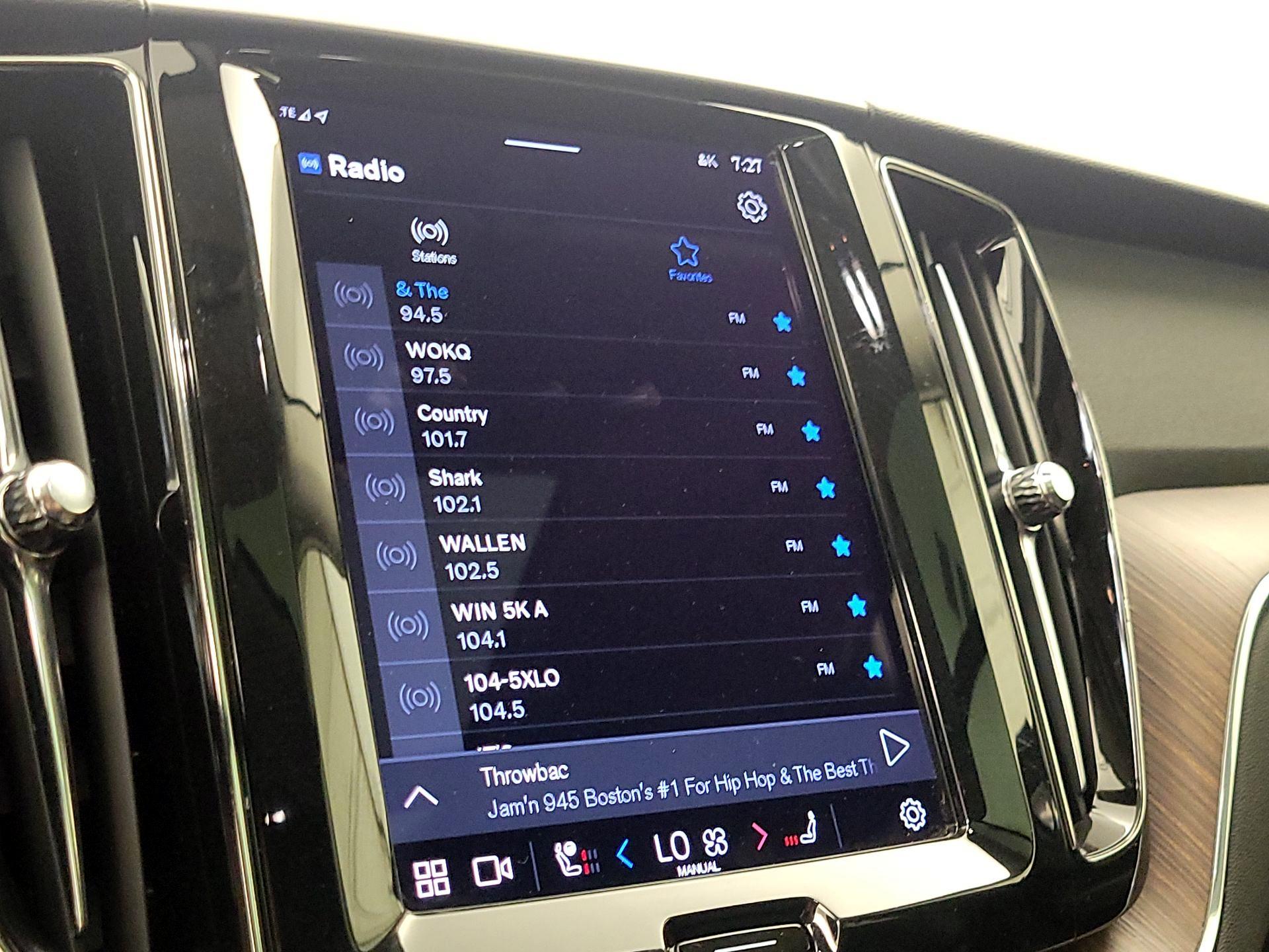 Thumbnail: 2022 Volvo XC60 - 15