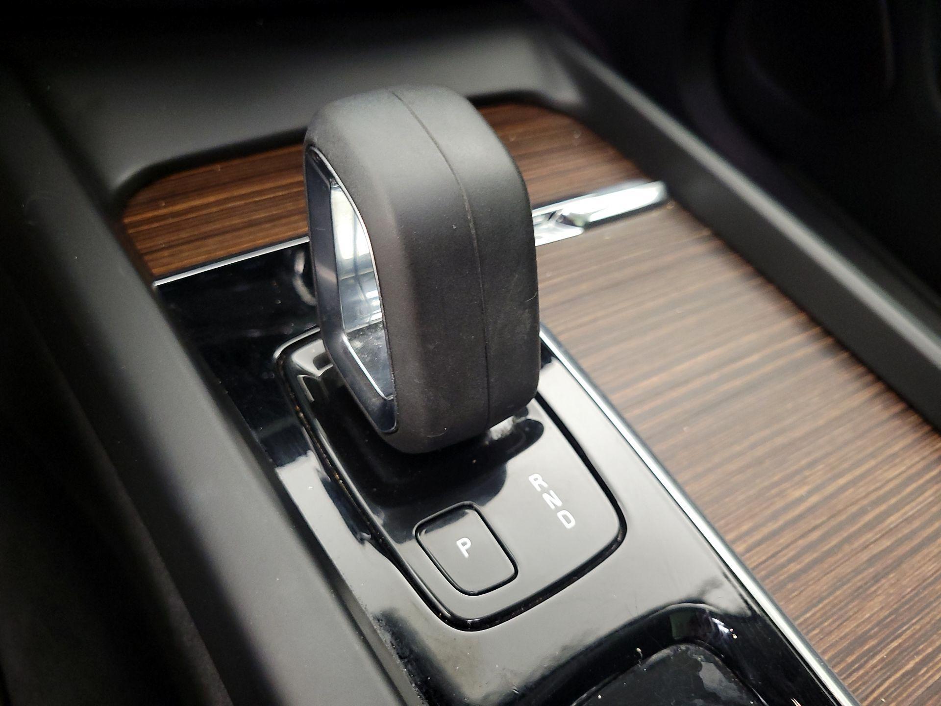 Thumbnail: 2022 Volvo XC60 - 17