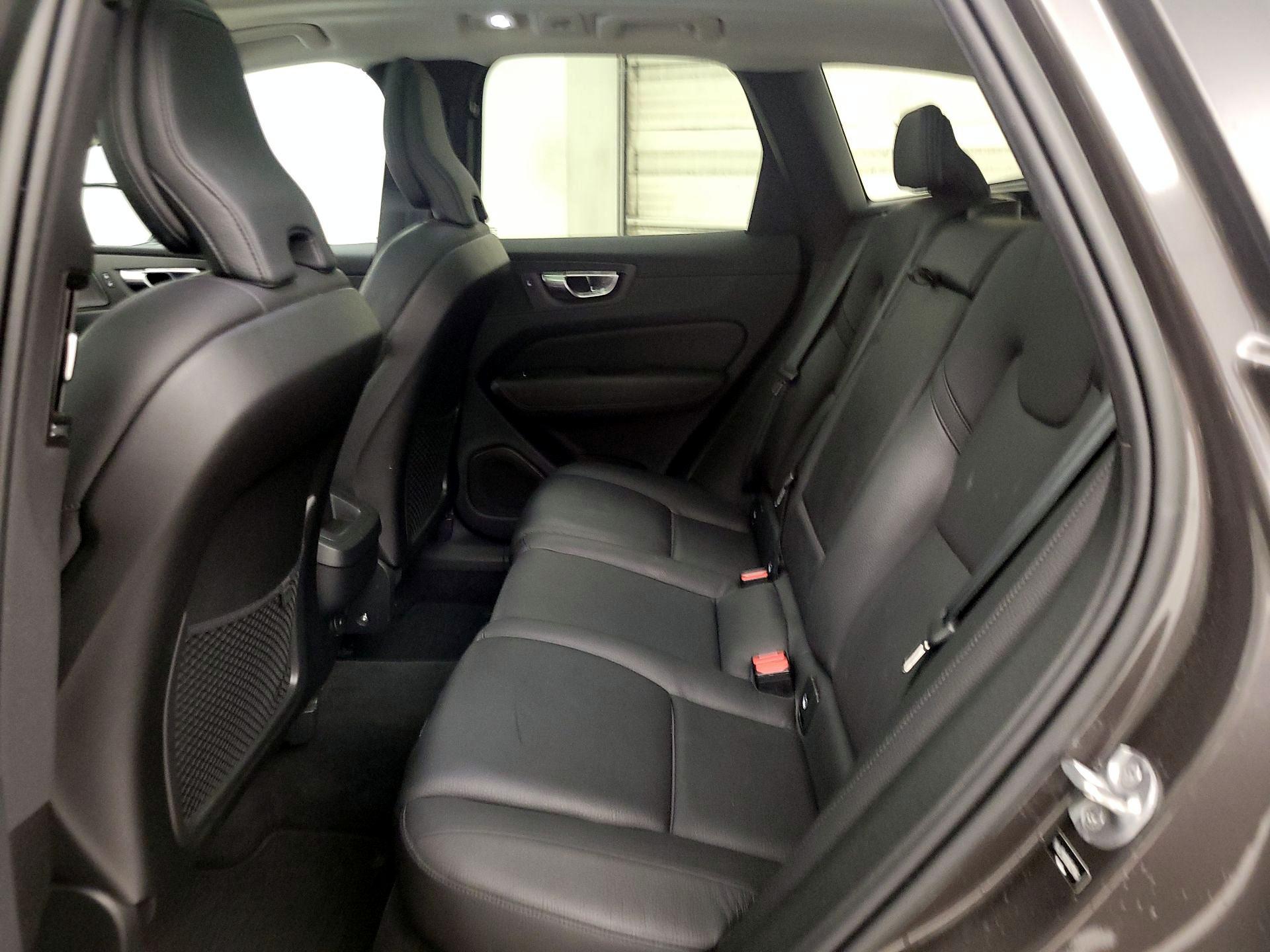 Thumbnail: 2022 Volvo XC60 - 20