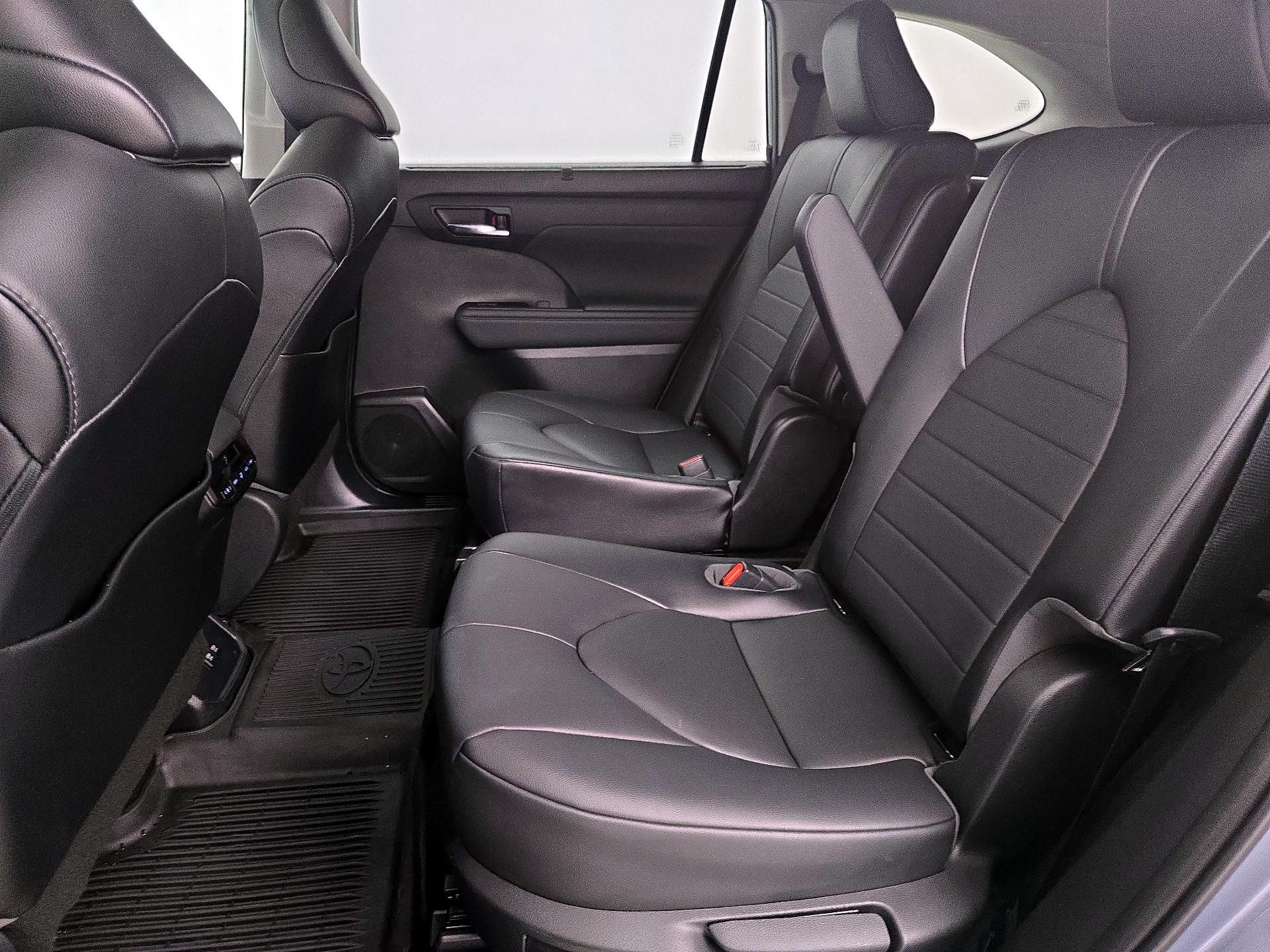 Thumbnail: 2021 Toyota Highlander - 20