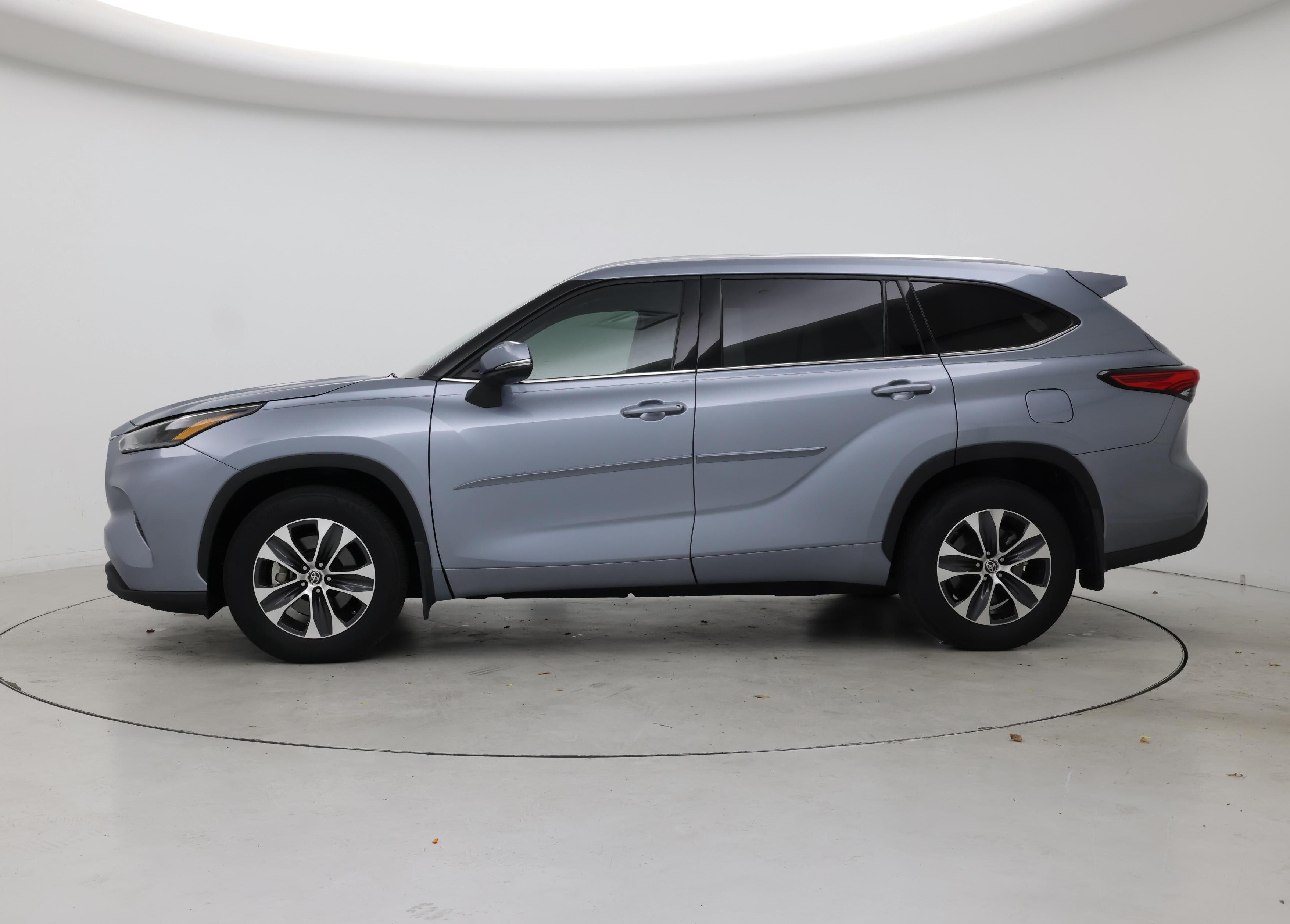 Thumbnail: 2021 Toyota Highlander - 3