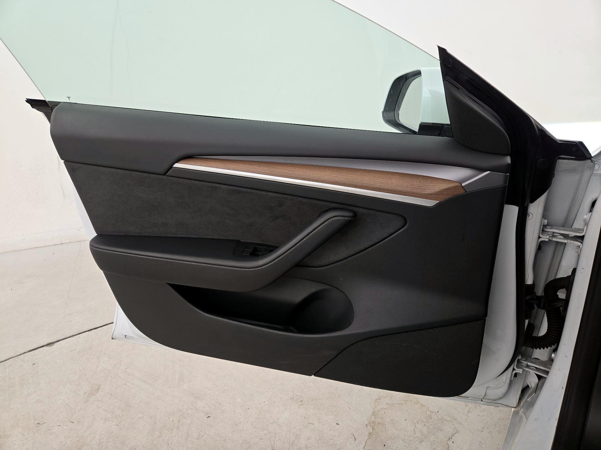 Thumbnail: 2023 Tesla Model 3 - 12