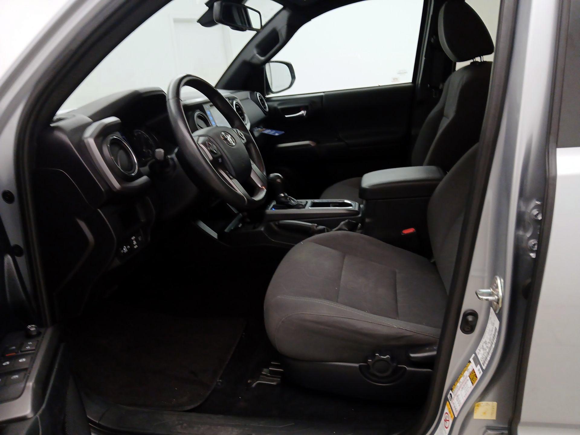 Thumbnail: 2019 Toyota Tacoma - 11