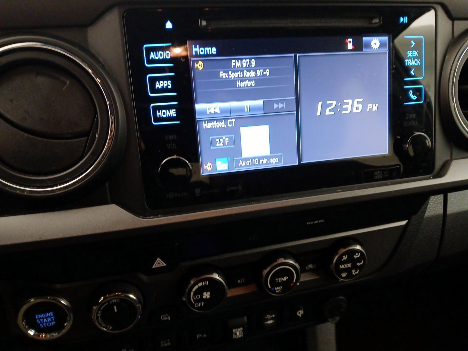 Thumbnail: 2019 Toyota Tacoma - 15