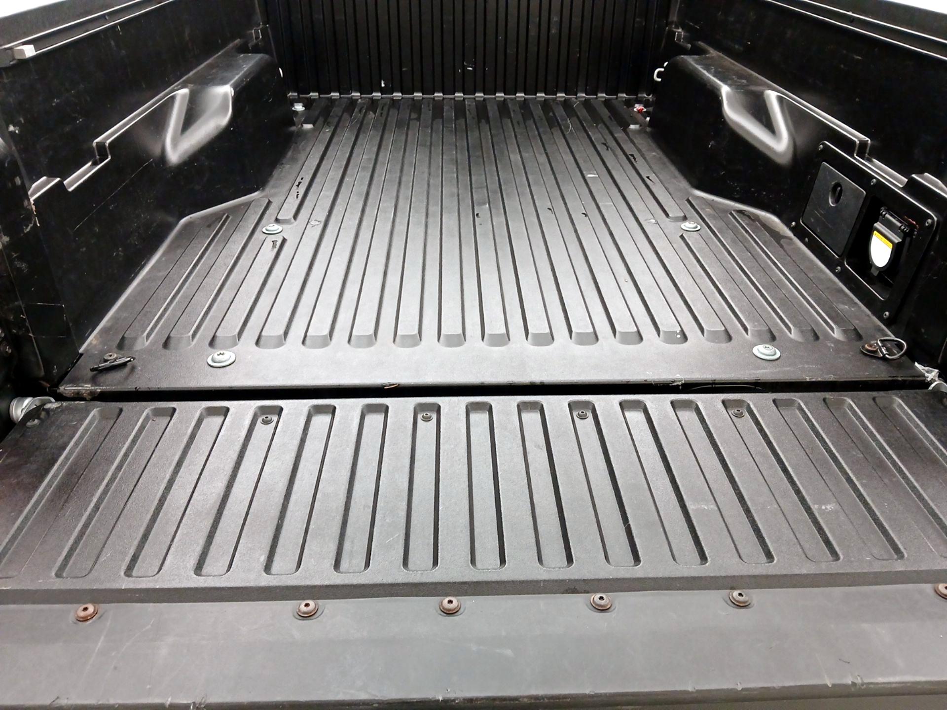 Thumbnail: 2019 Toyota Tacoma - 20