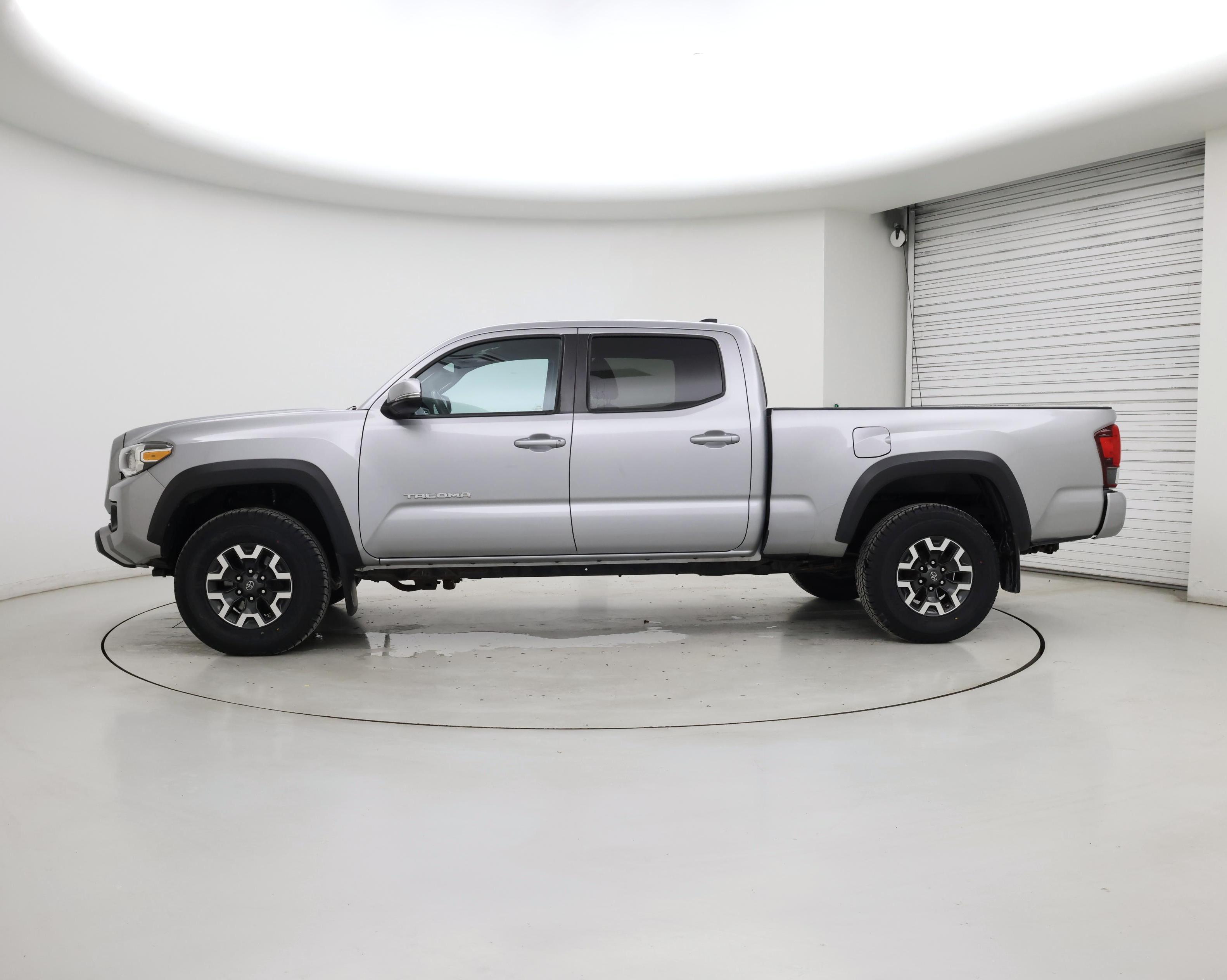 Thumbnail: 2019 Toyota Tacoma - 3