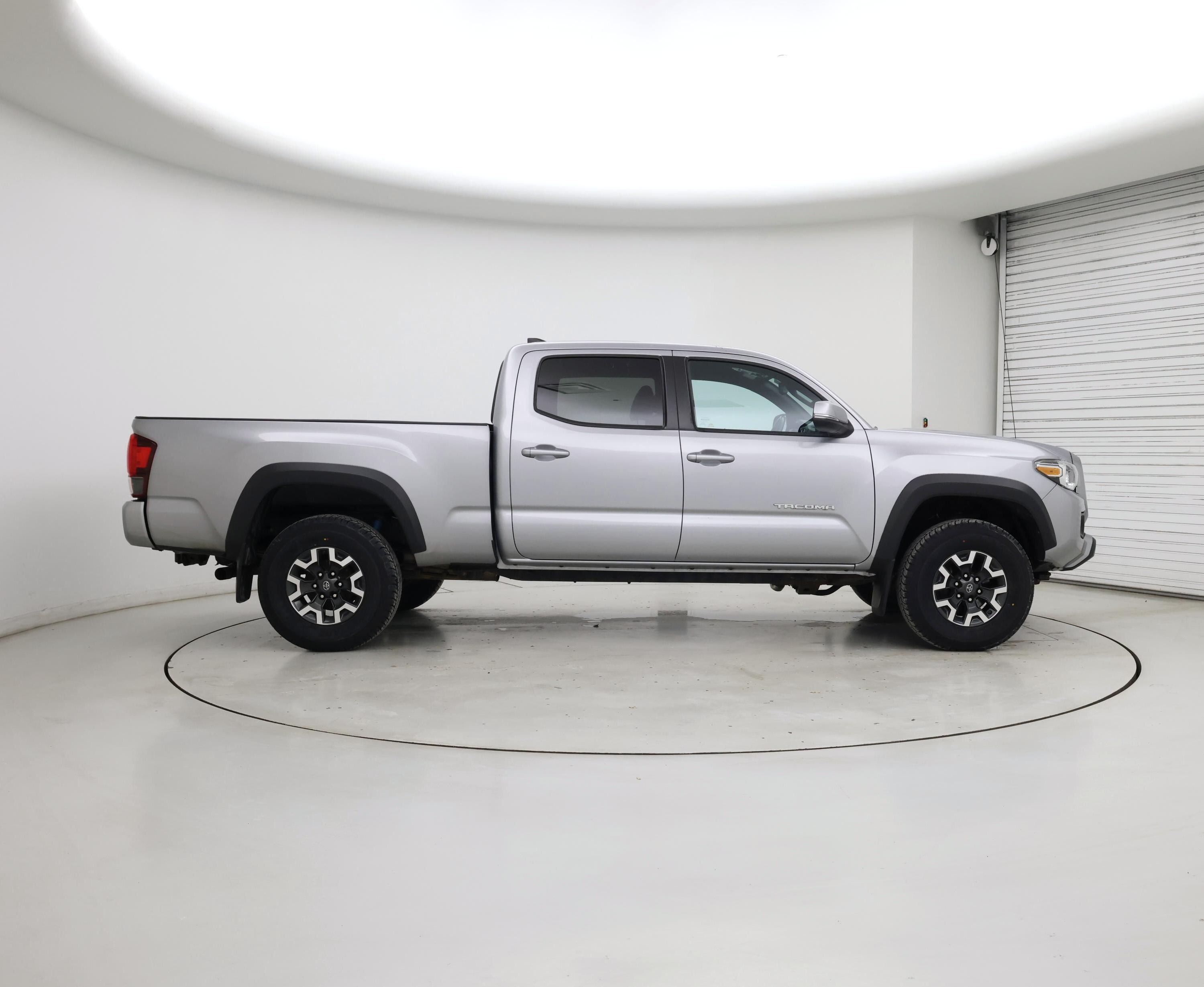 Thumbnail: 2019 Toyota Tacoma - 7