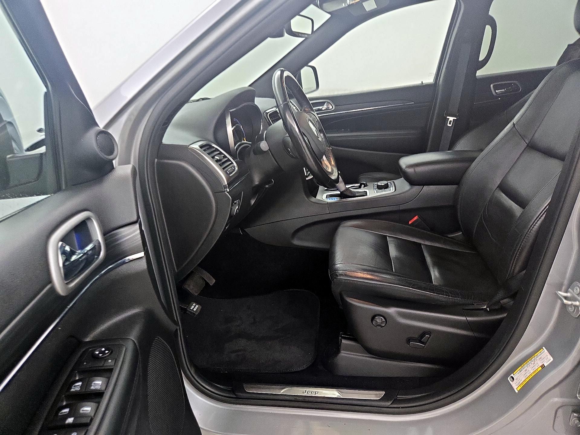 Thumbnail: 2020 Jeep Grand Cherokee - 11