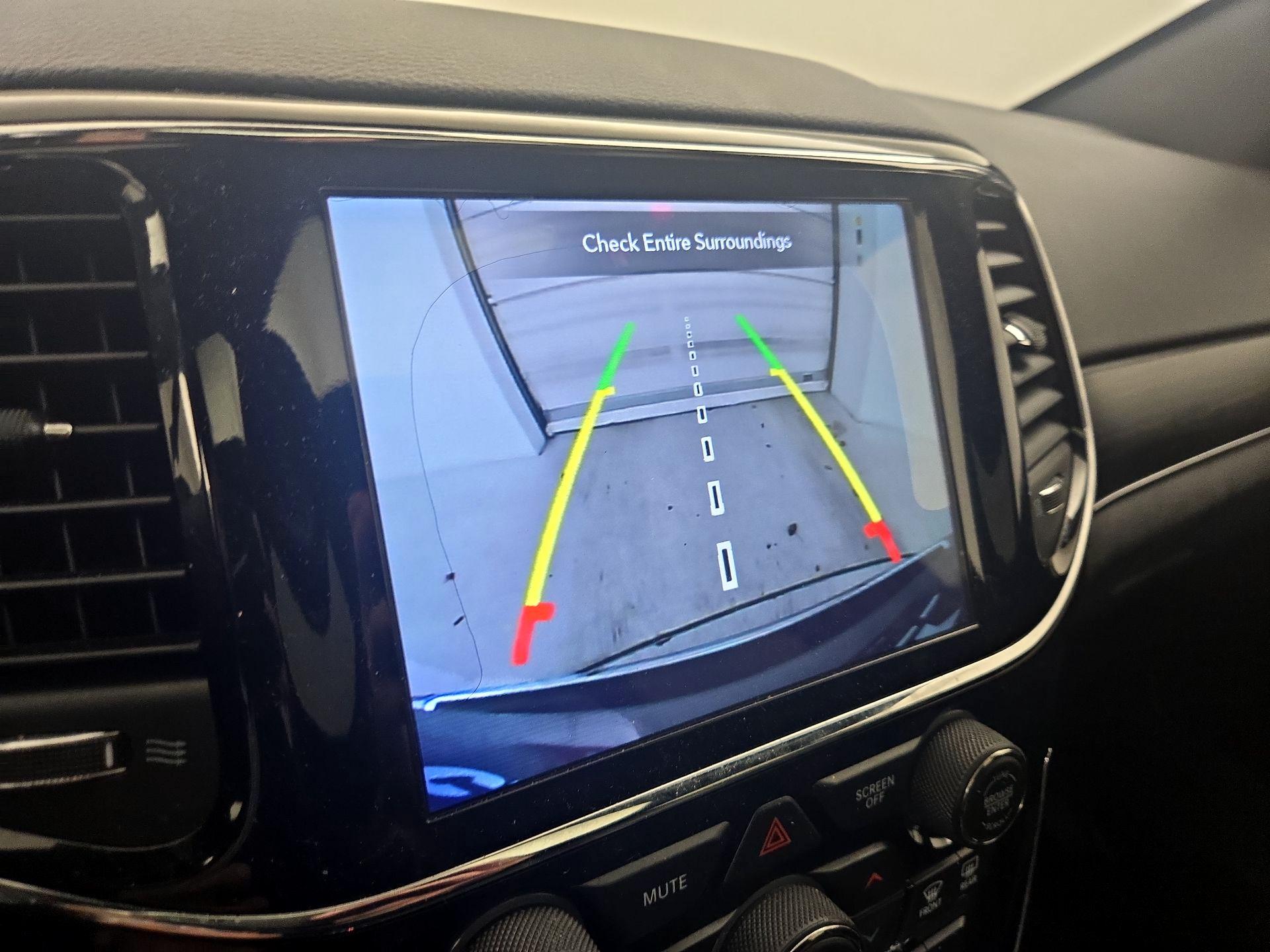 Thumbnail: 2020 Jeep Grand Cherokee - 15