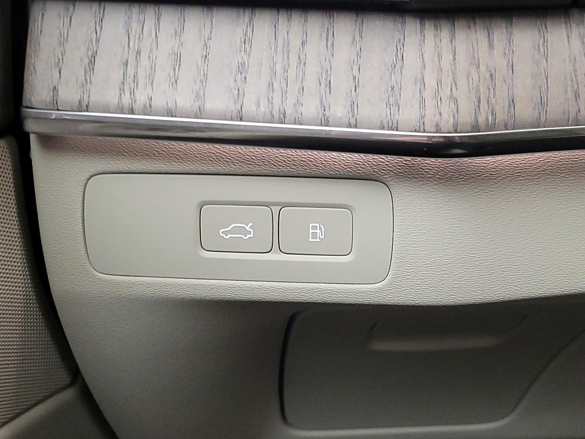 Thumbnail: 2023 Volvo XC90 - 13