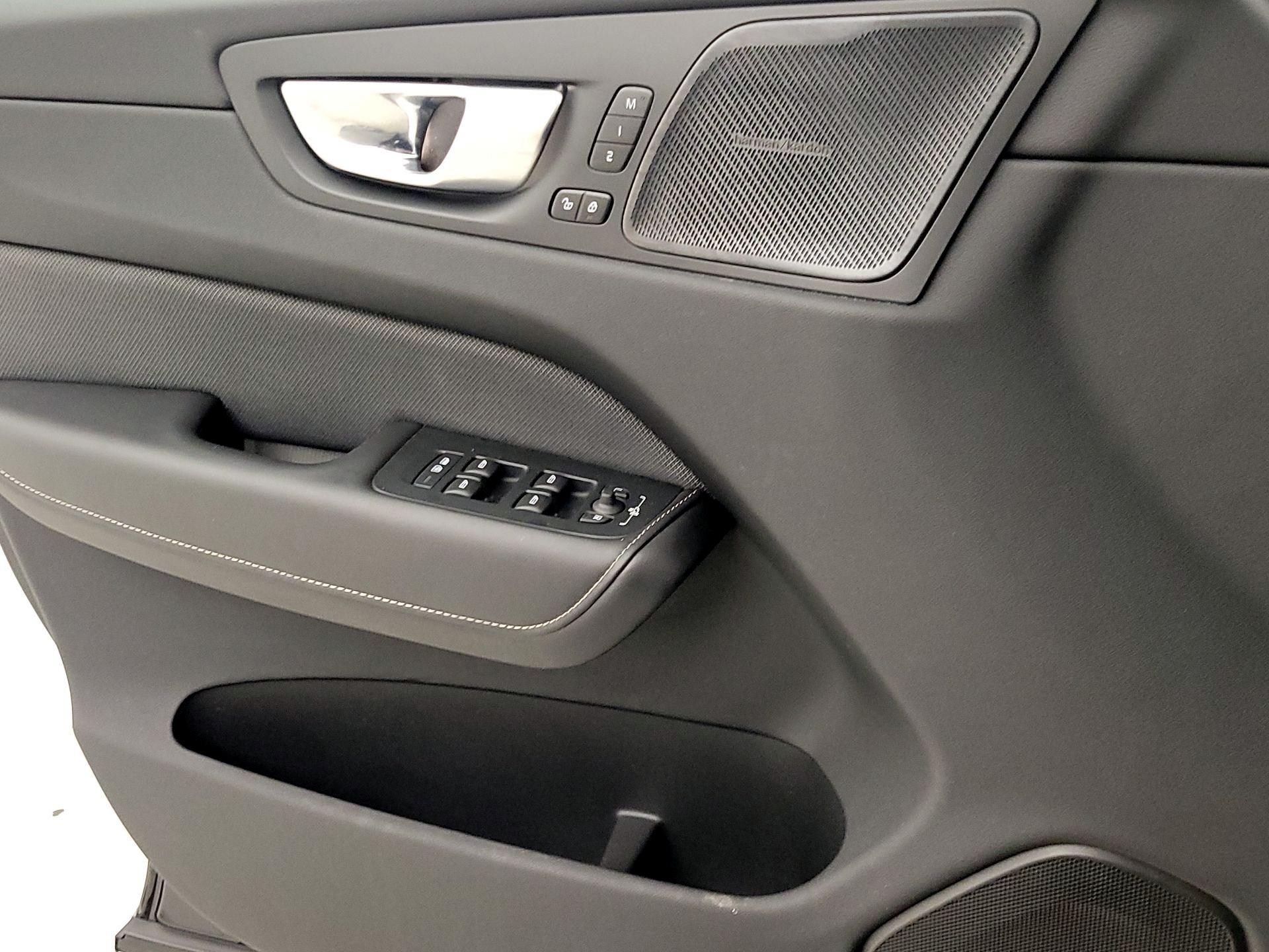 Thumbnail: 2024 Volvo XC60 - 12