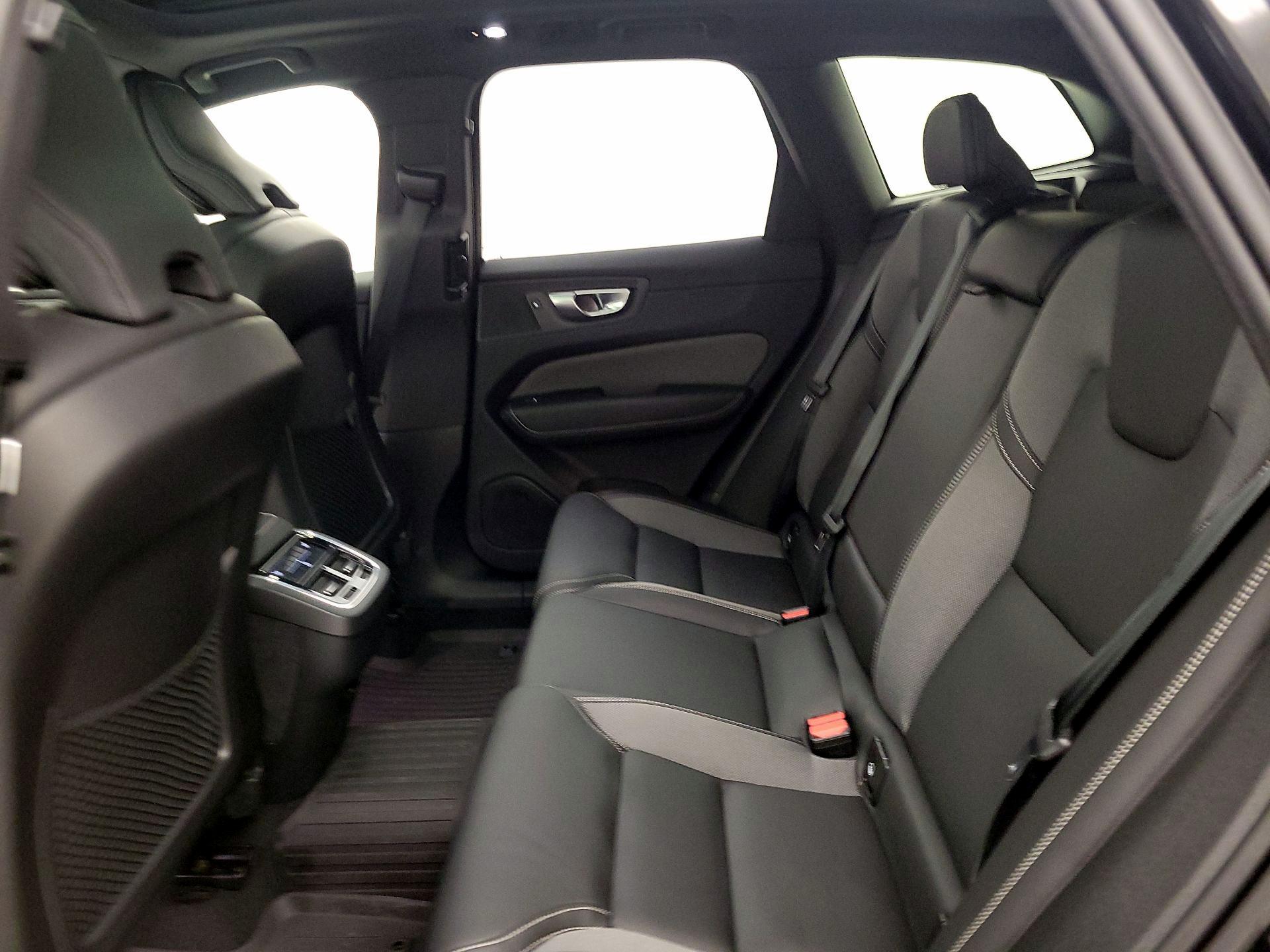 Thumbnail: 2024 Volvo XC60 - 20