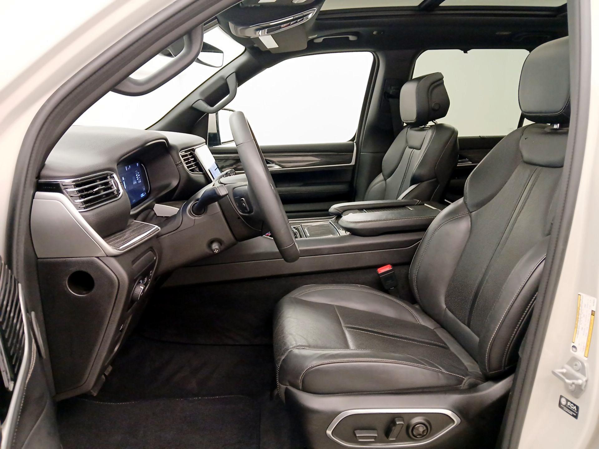 Thumbnail: 2022 Jeep Wagoneer - 11